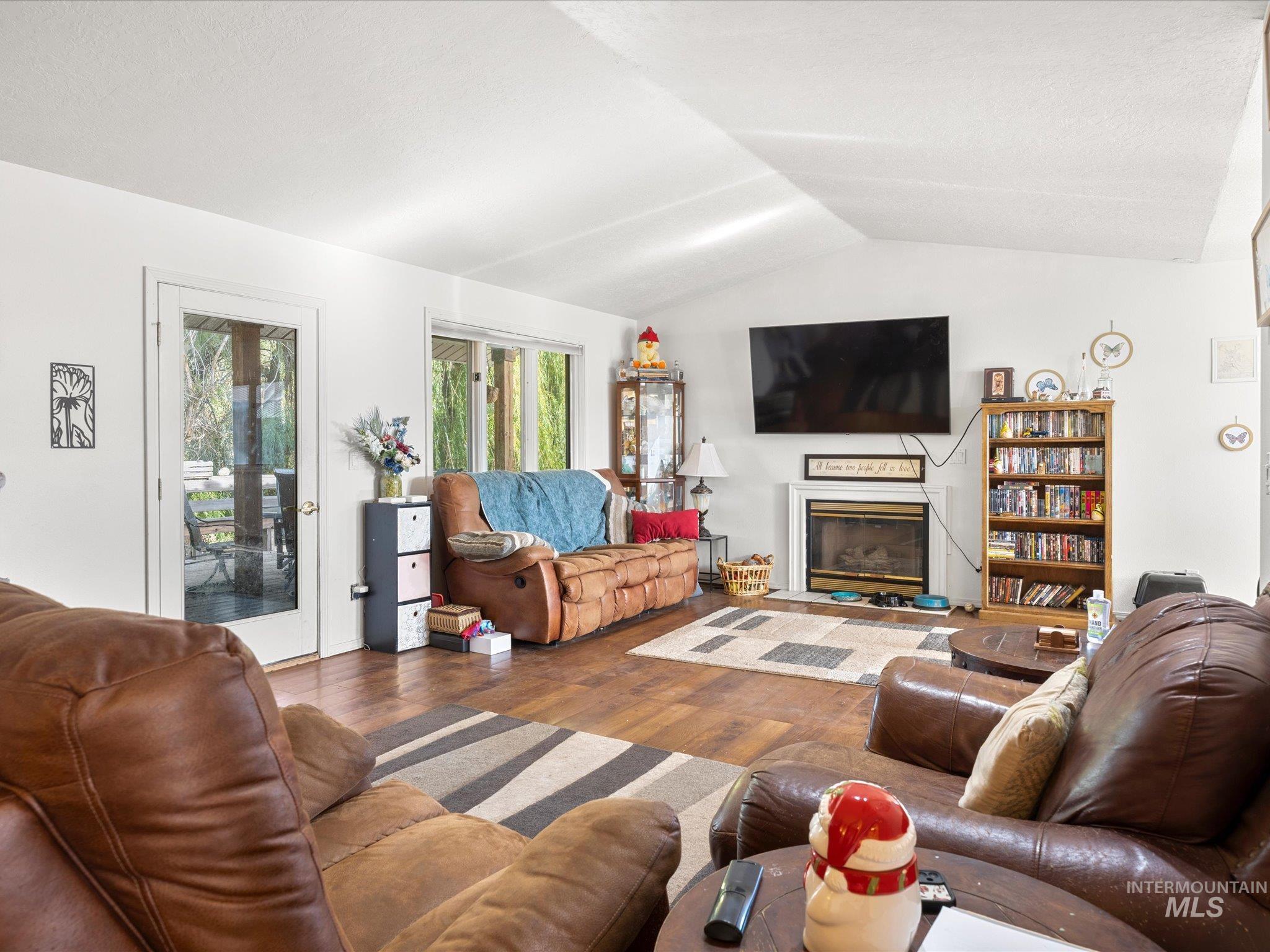 1009 Grays Creek Rd. Property Photo 4