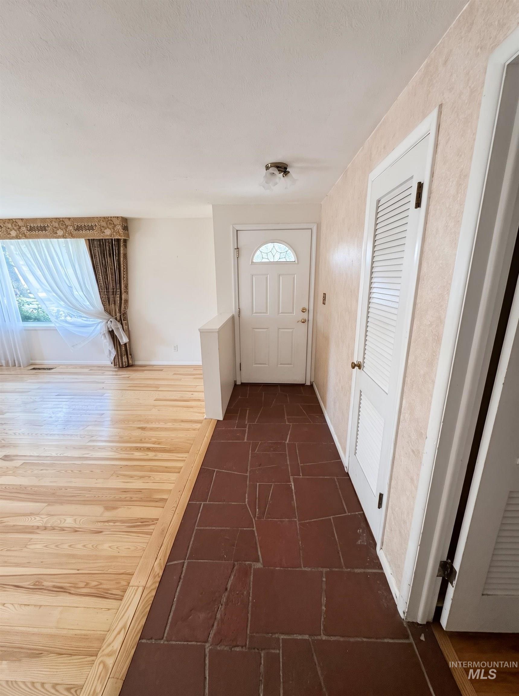2708 N Redway Rd Property Photo 4