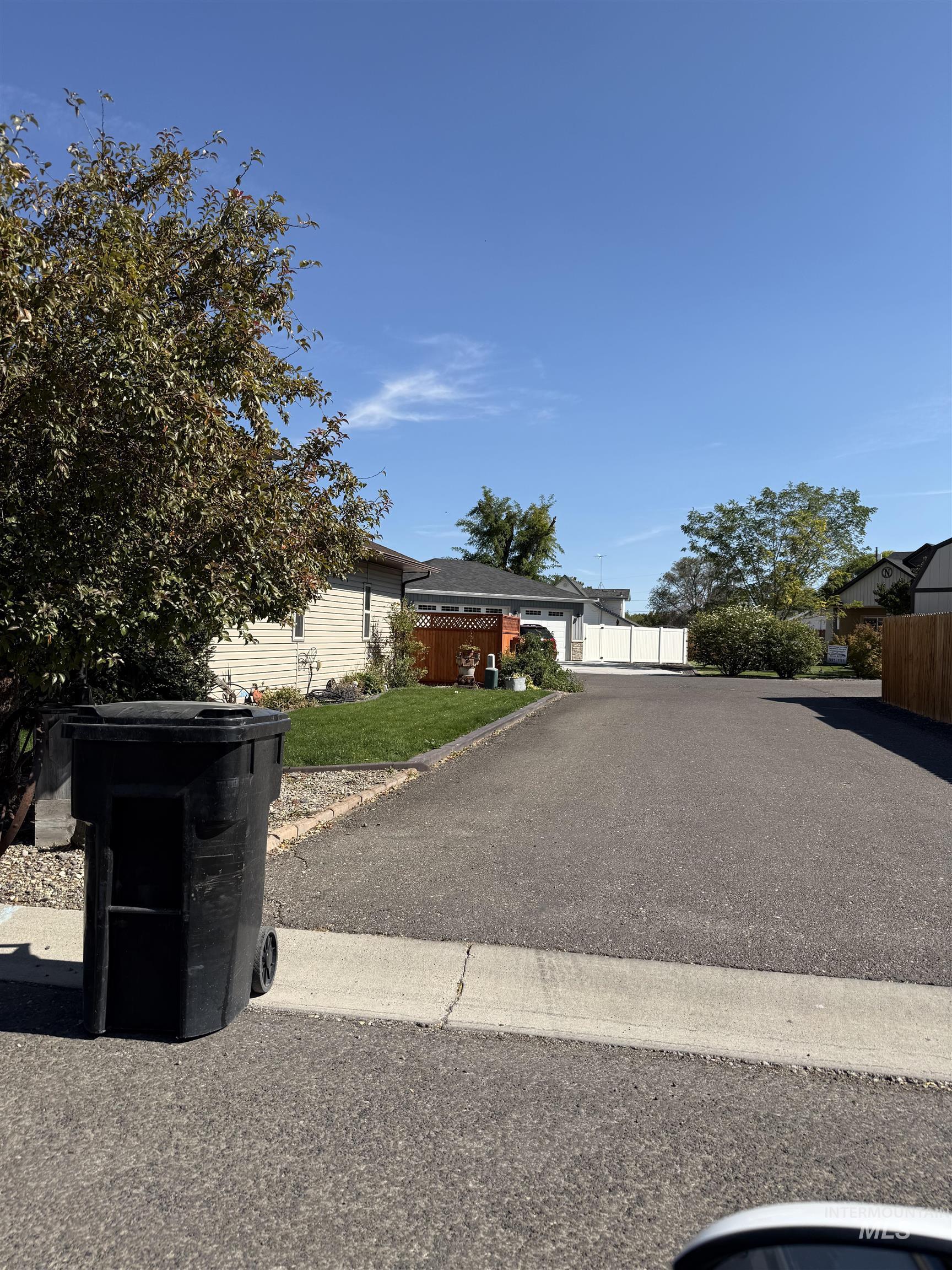 931 Applewood Dr. Property Photo 4