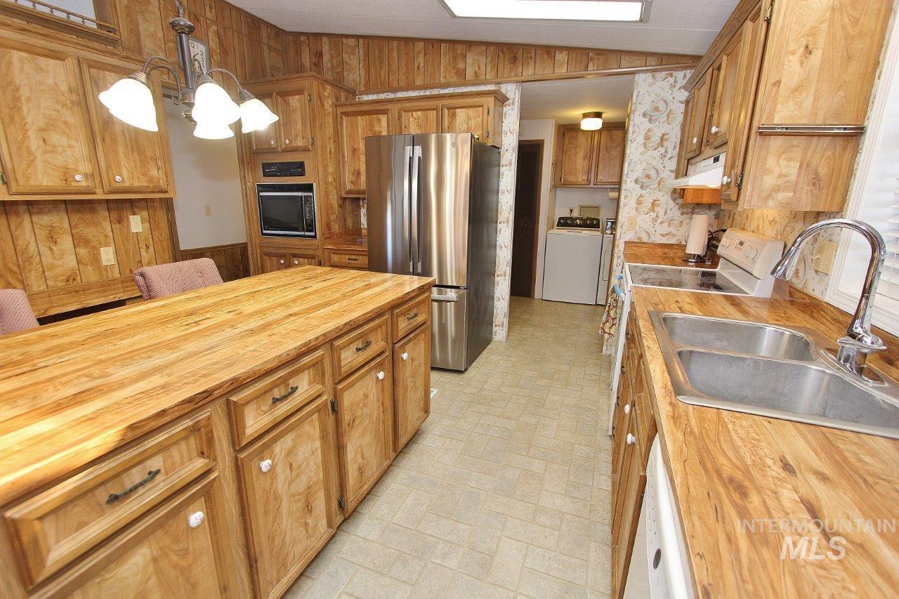 1907 W Flamingo Ave. Property Photo 8