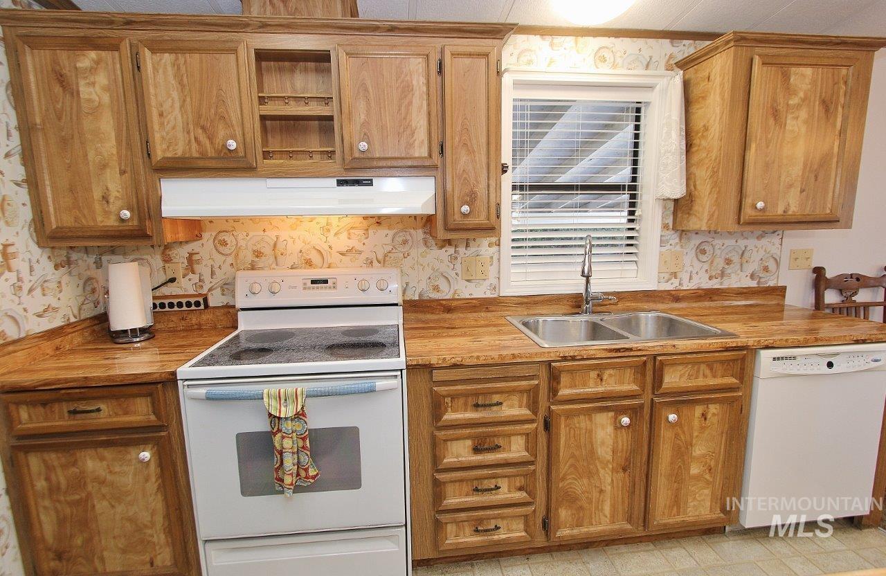 1907 W Flamingo Ave. Property Photo 9
