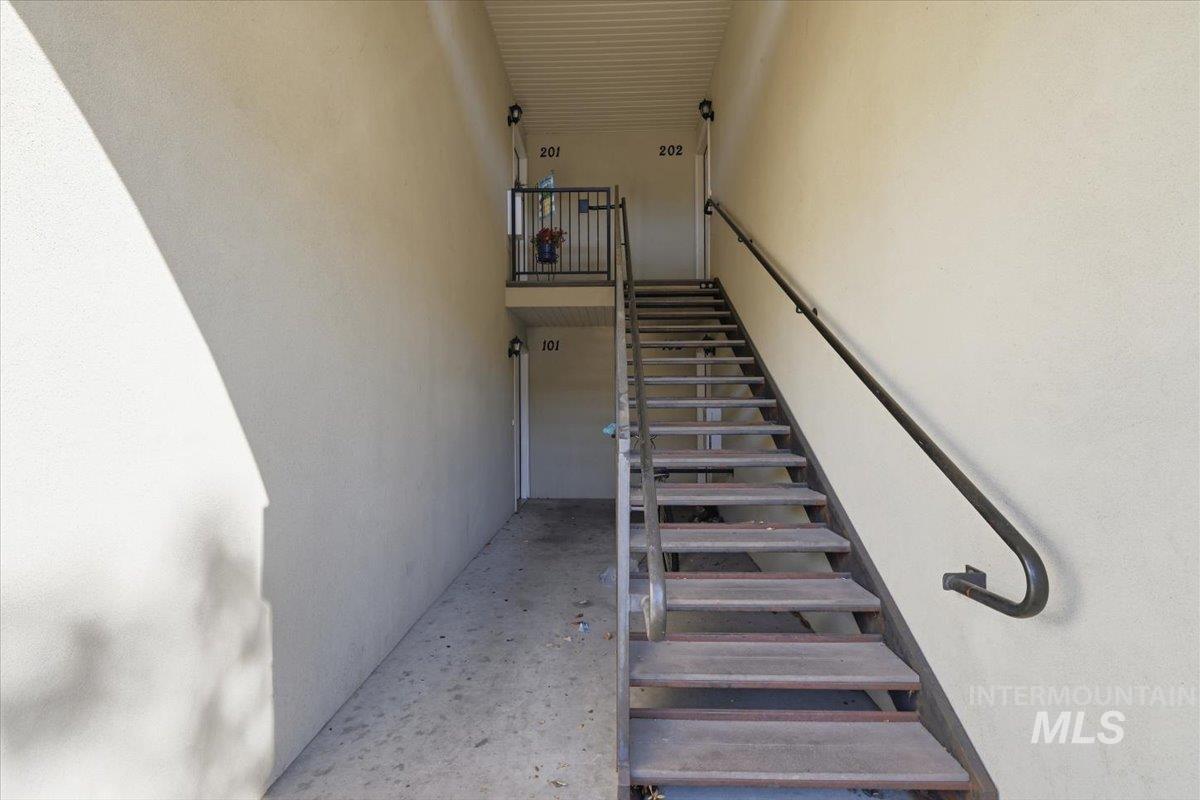 10042 W Garverdale Ln Property Photo 9