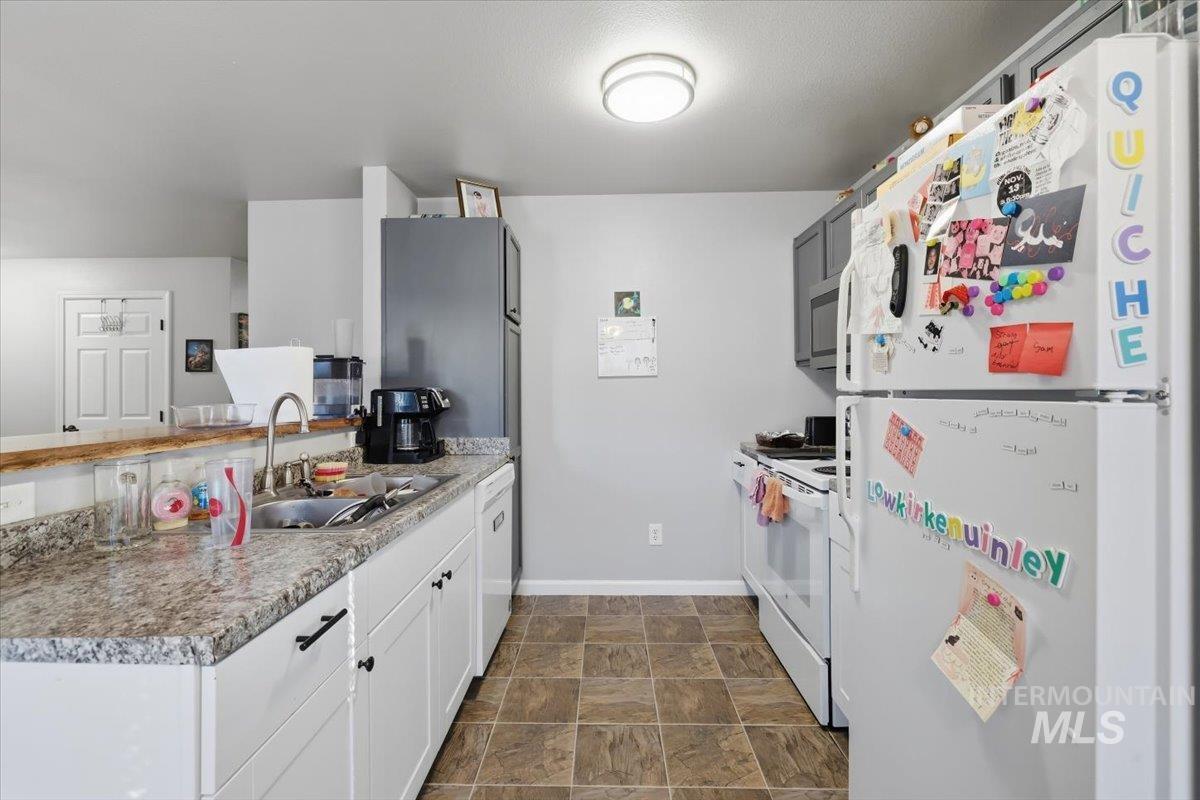 10042 W Garverdale Ln Property Photo 17