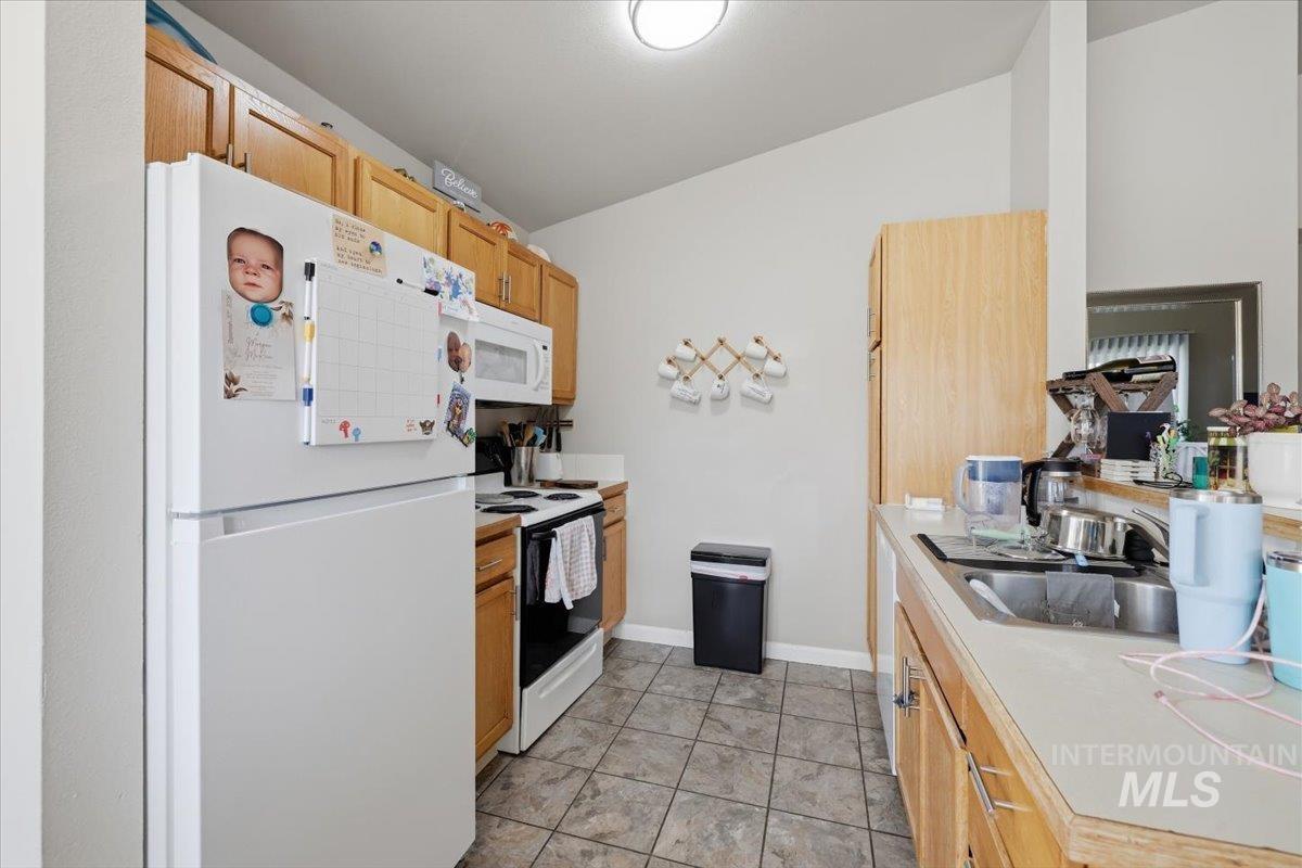 10042 W Garverdale Ln Property Photo 18