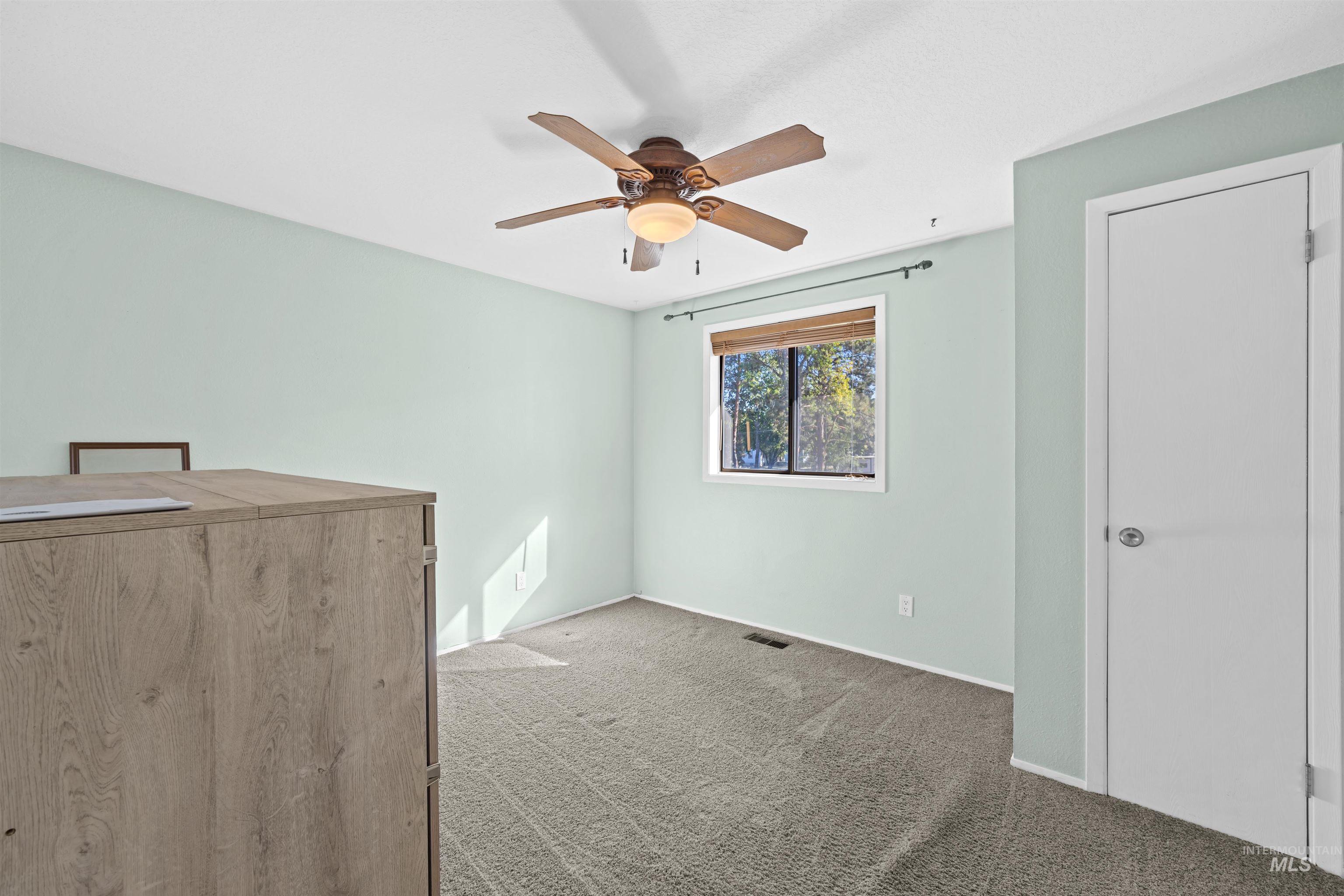 5253 W Grover St Property Photo 24
