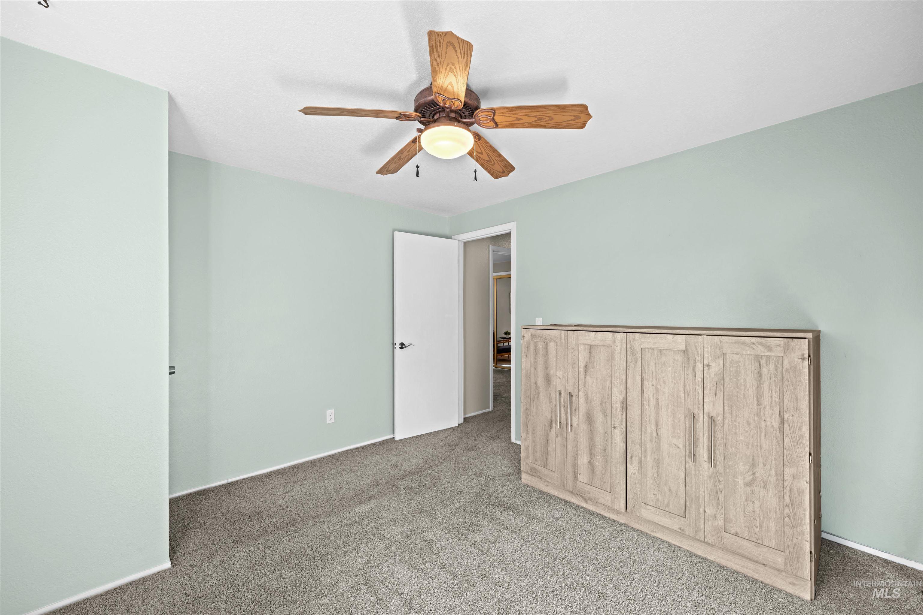 5253 W Grover St Property Photo 25