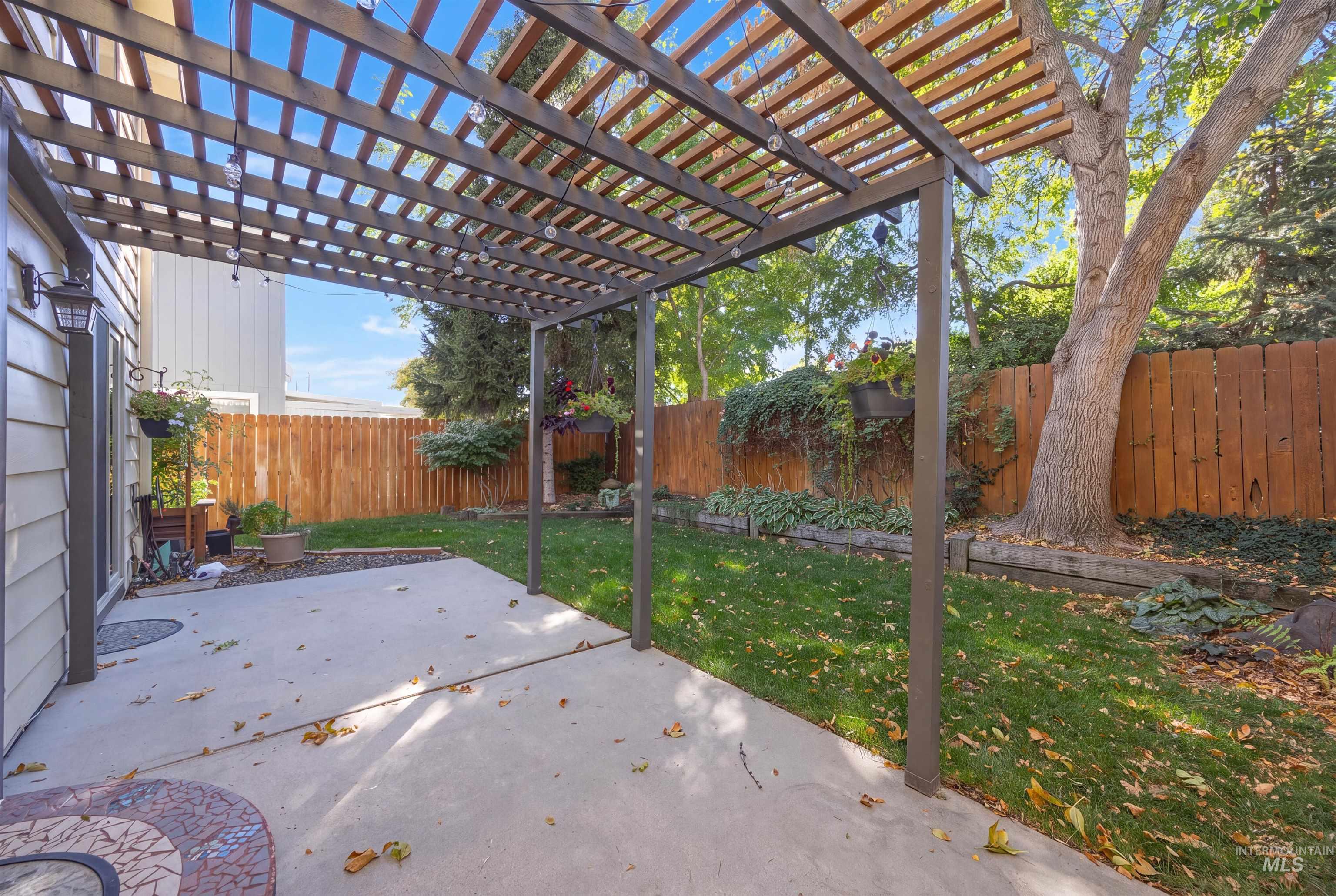 5253 W Grover St Property Photo 32