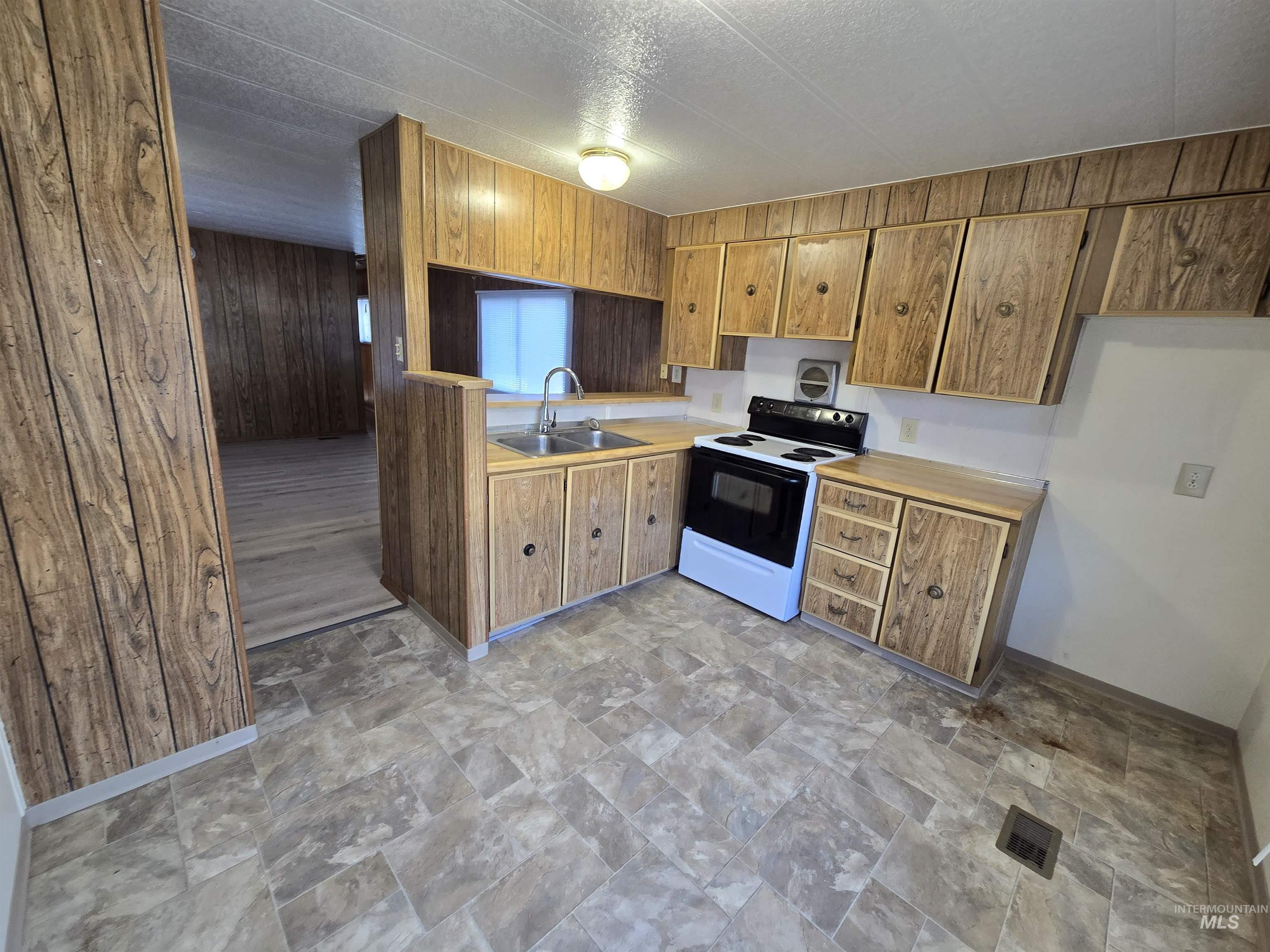 198 South Hills Road Property Photo 7