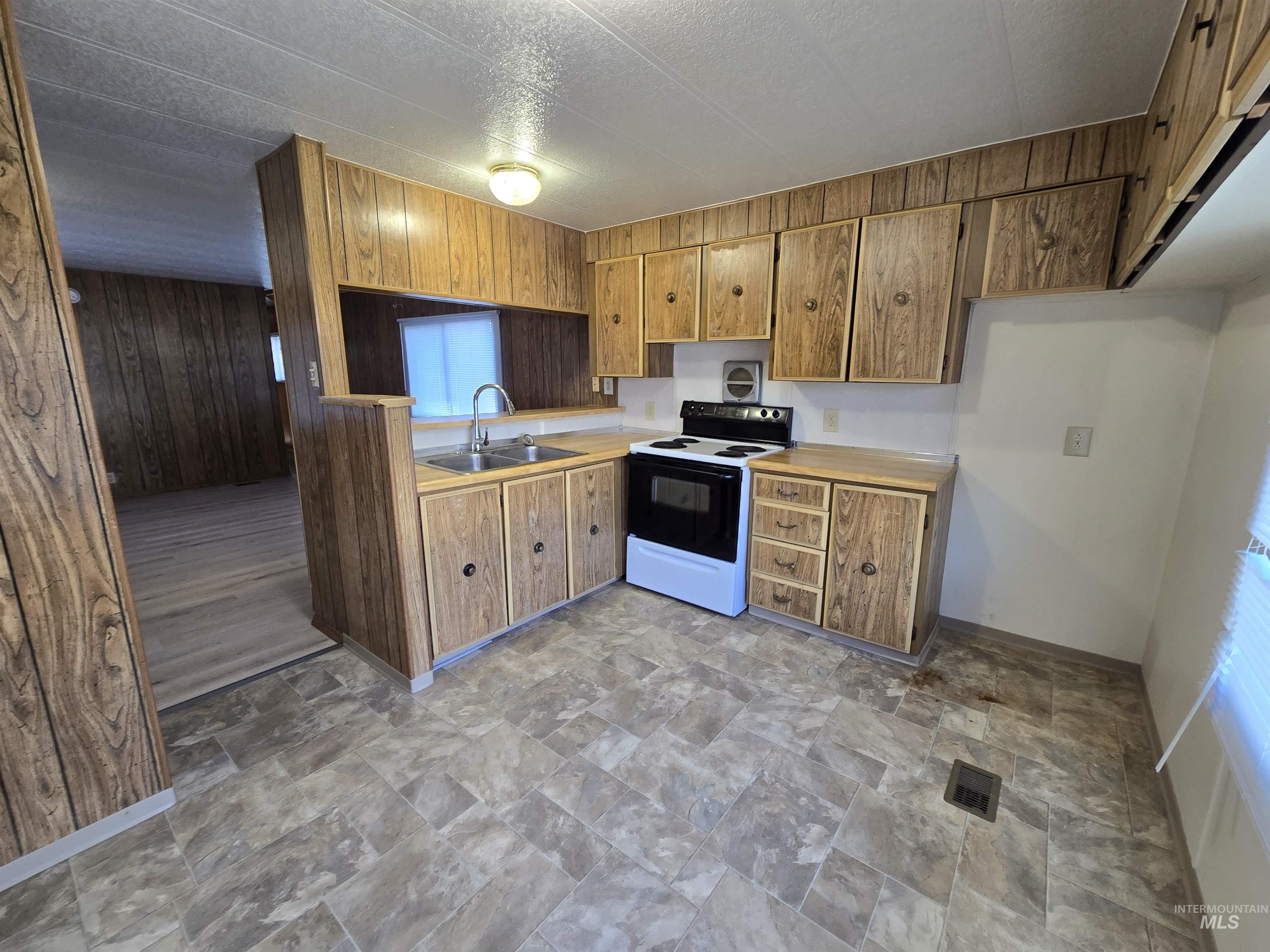 198 South Hills Road Property Photo 8