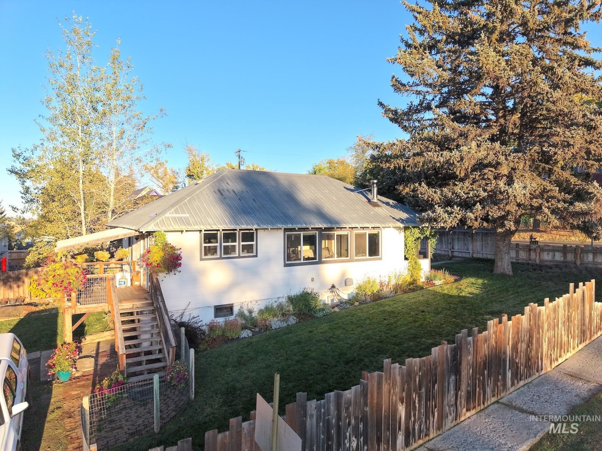 665 6th St. Property Photo 19
