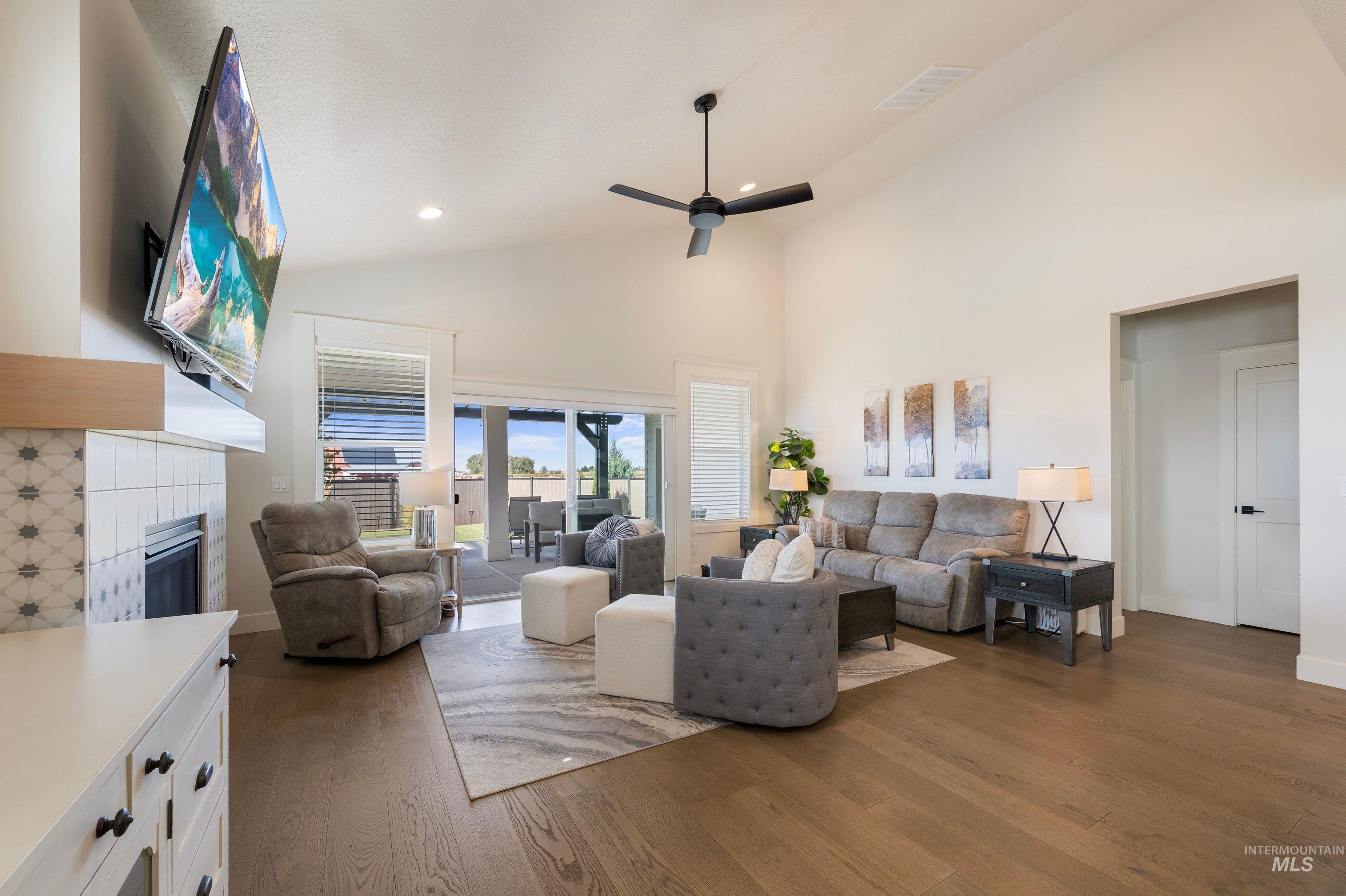 6874 W Los Flores Drive Property Photo 18