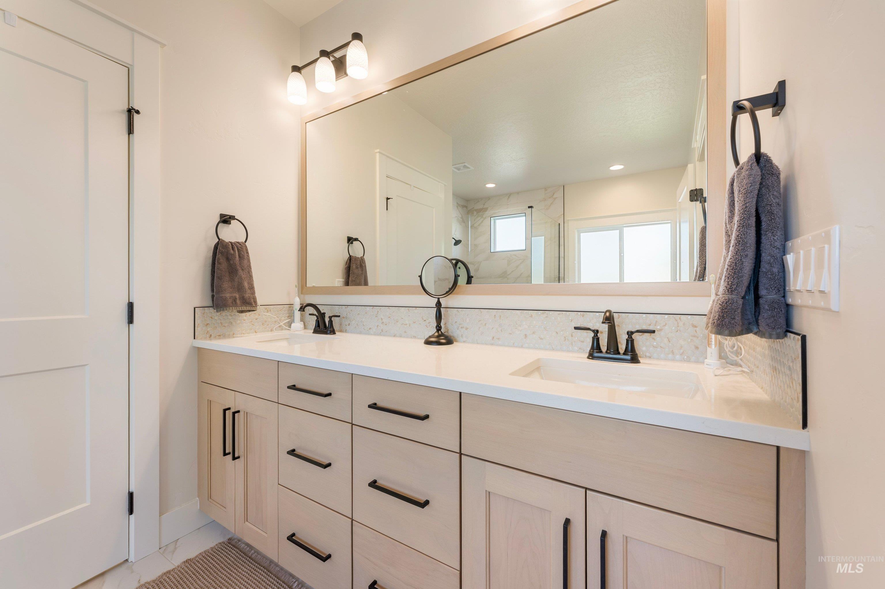 6874 W Los Flores Drive Property Photo 22