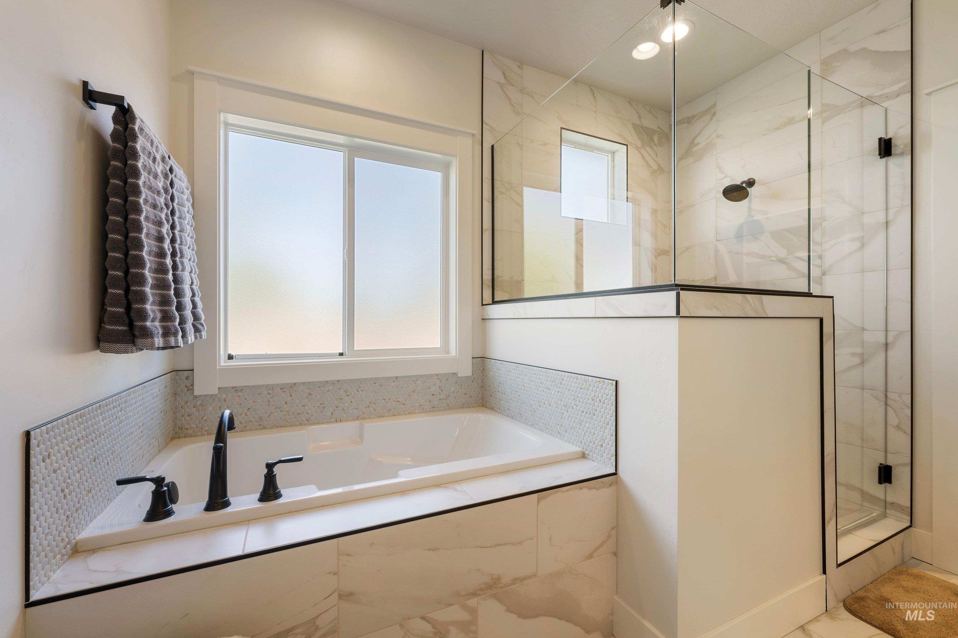 6874 W Los Flores Drive Property Photo 23