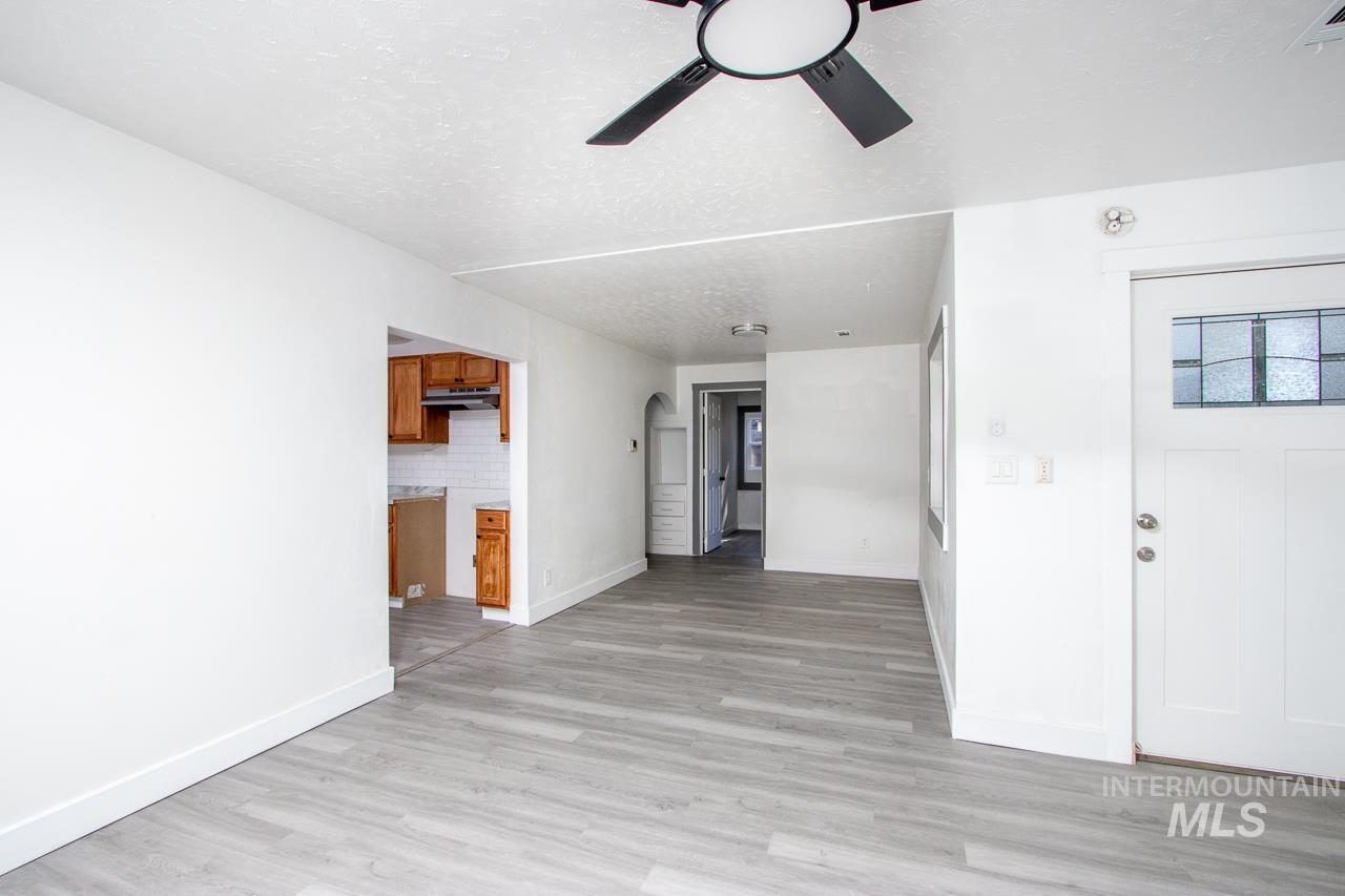 609 E Freeport Property Photo 4