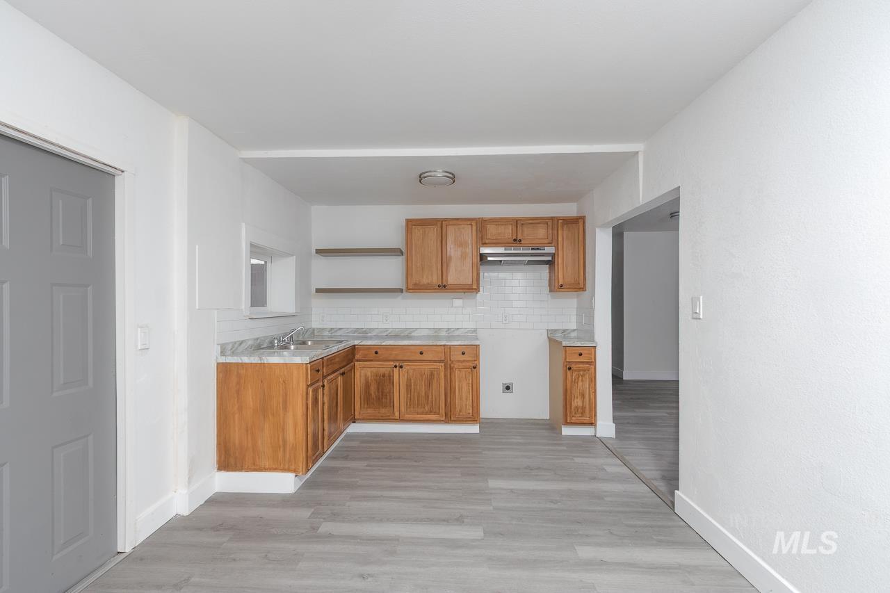 609 E Freeport Property Photo 5