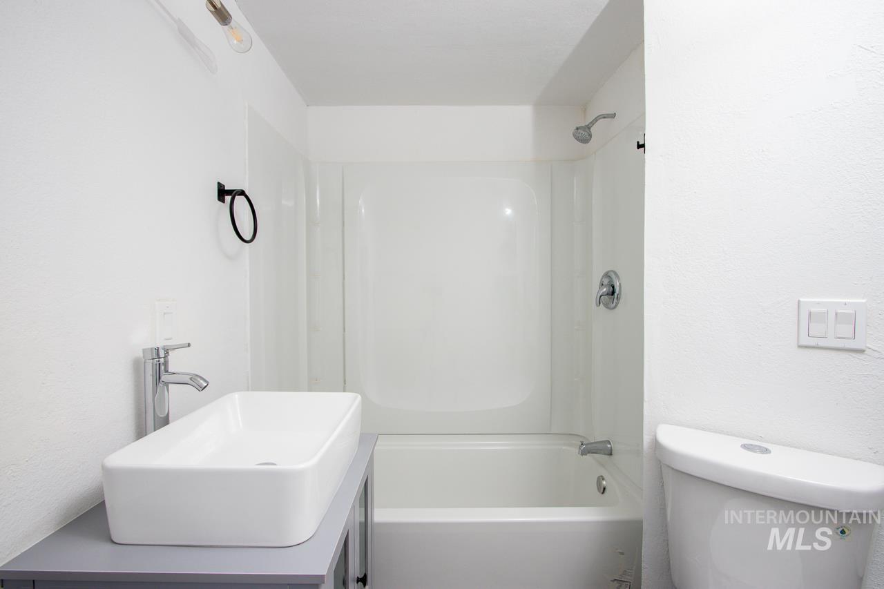 609 E Freeport Property Photo 9