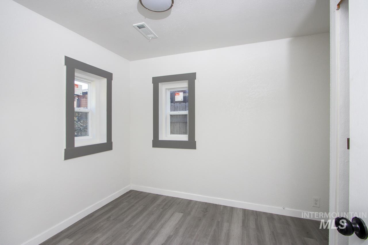 609 E Freeport Property Photo 9