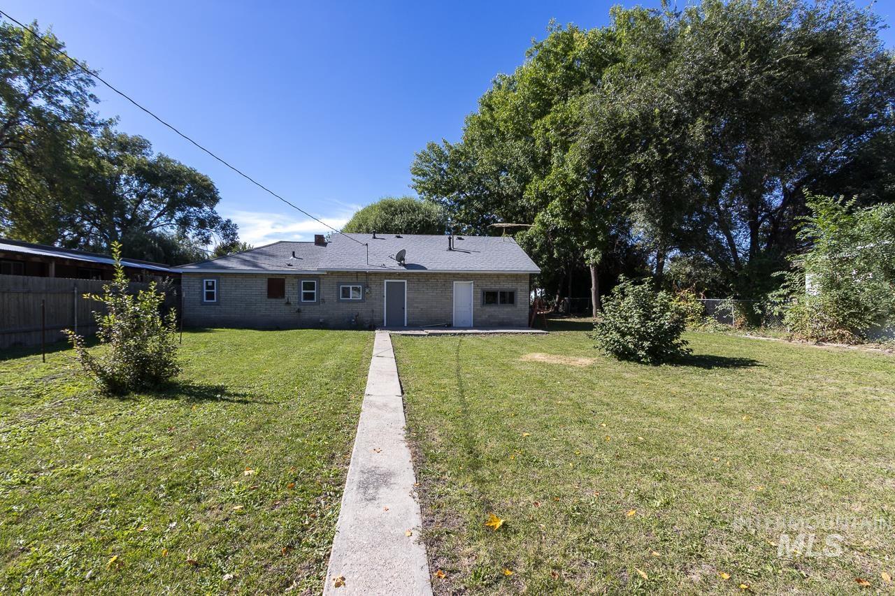 609 E Freeport Property Photo 13