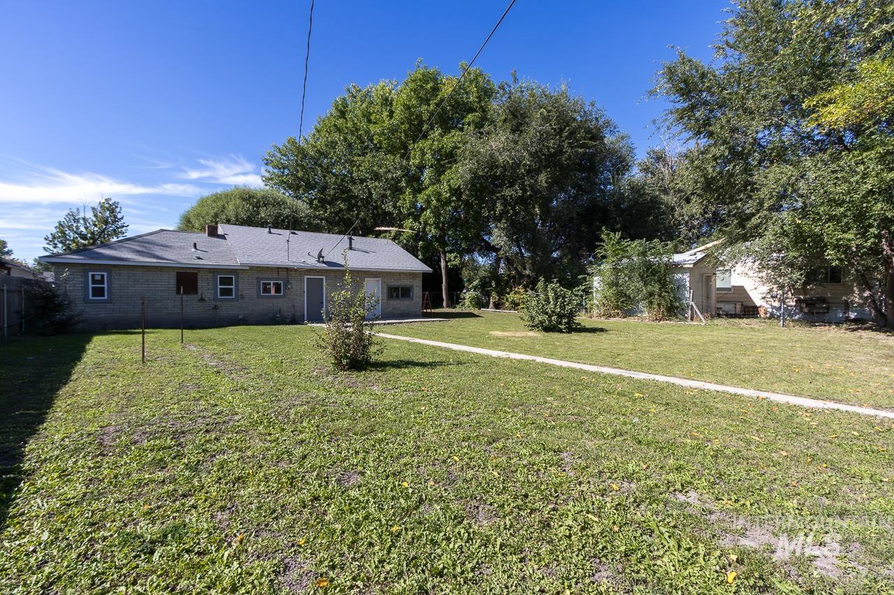 609 E Freeport Property Photo 14
