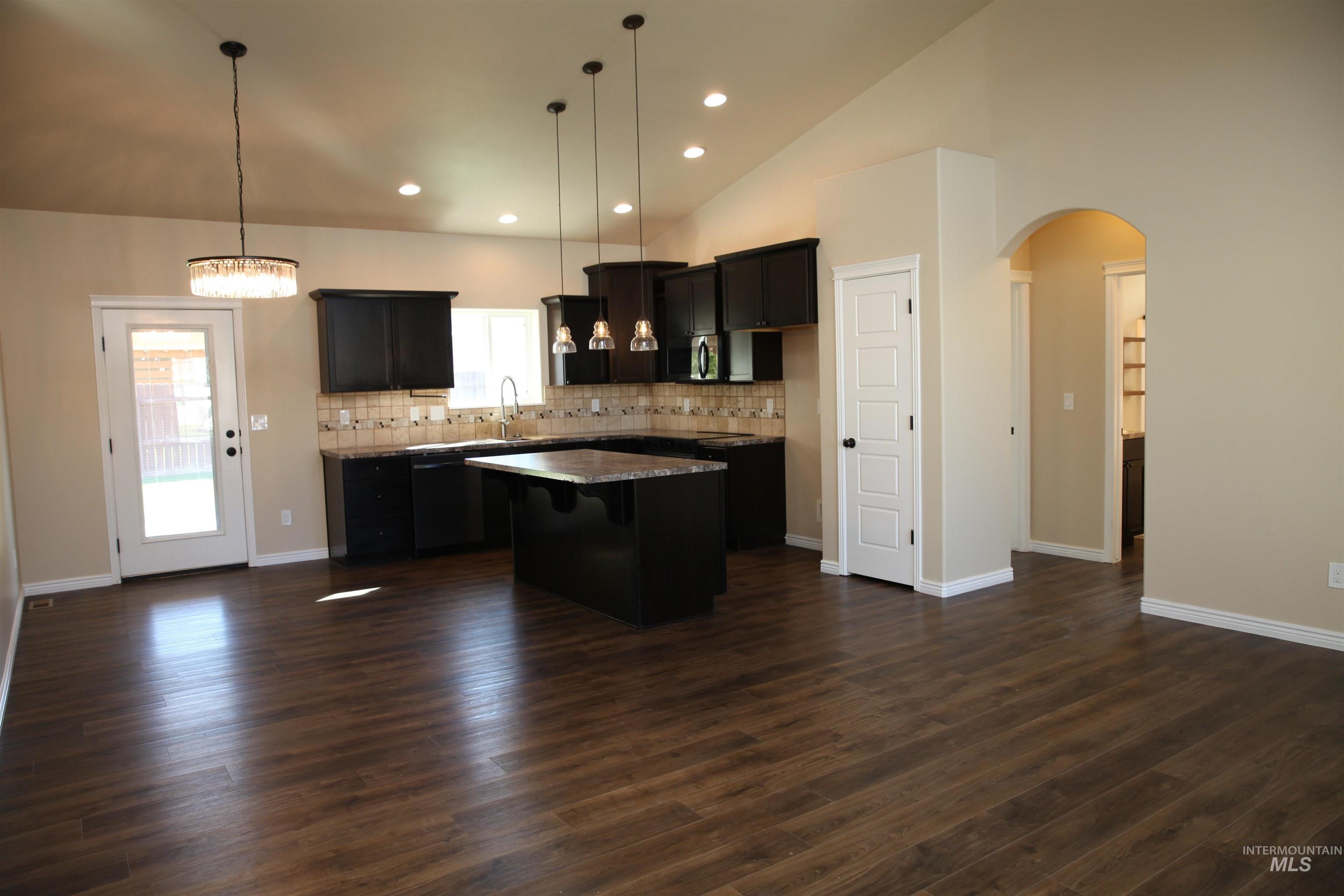 311 Cayuse Creek Dr. Property Photo 2