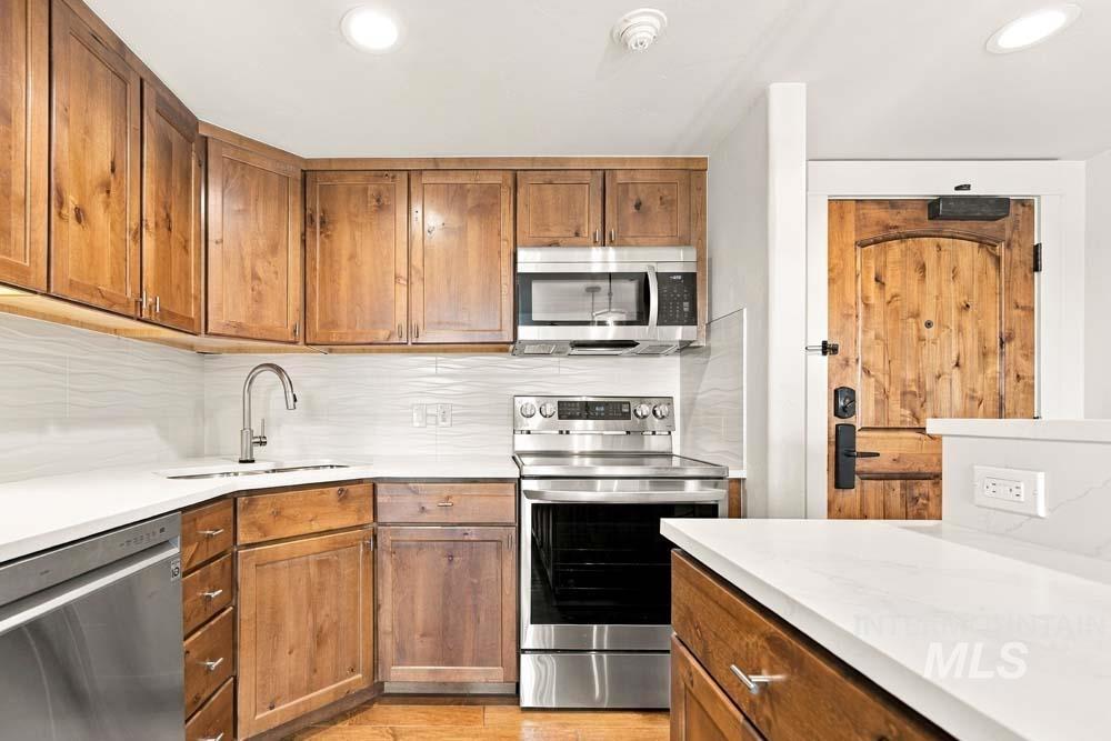 75 Arling Center Ct Property Photo 11