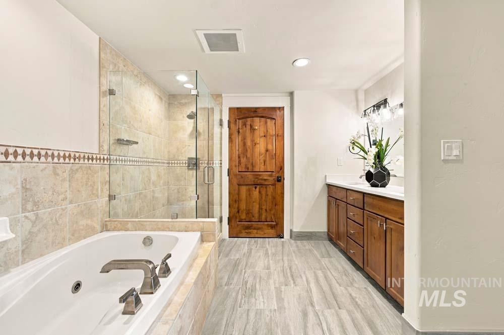 75 Arling Center Ct Property Photo 16