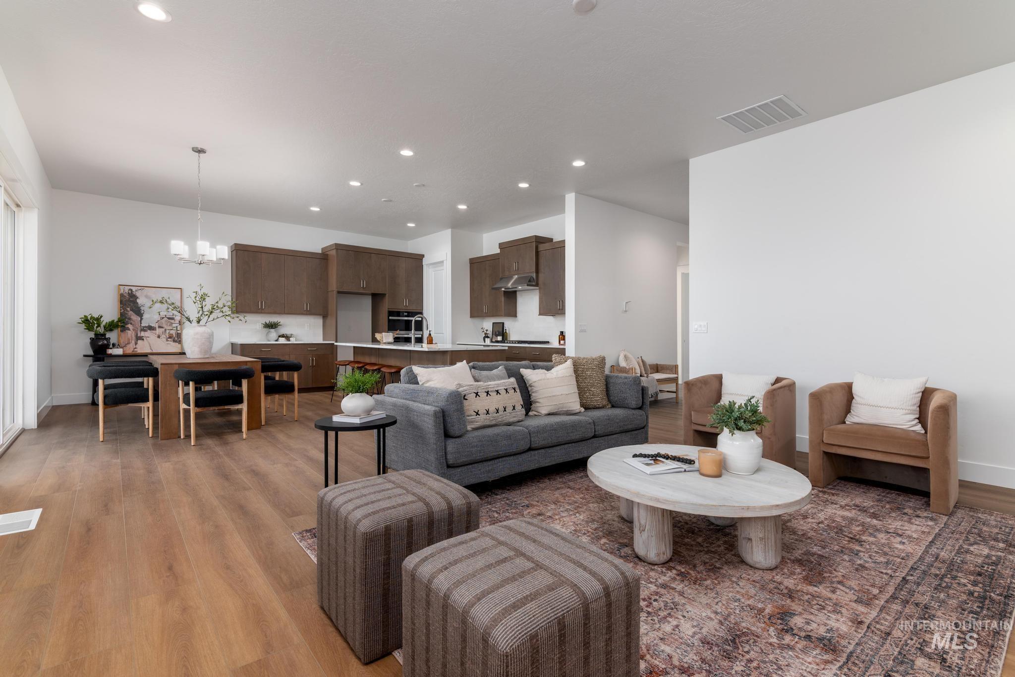 2310 N Asturian Ave Property Photo 4