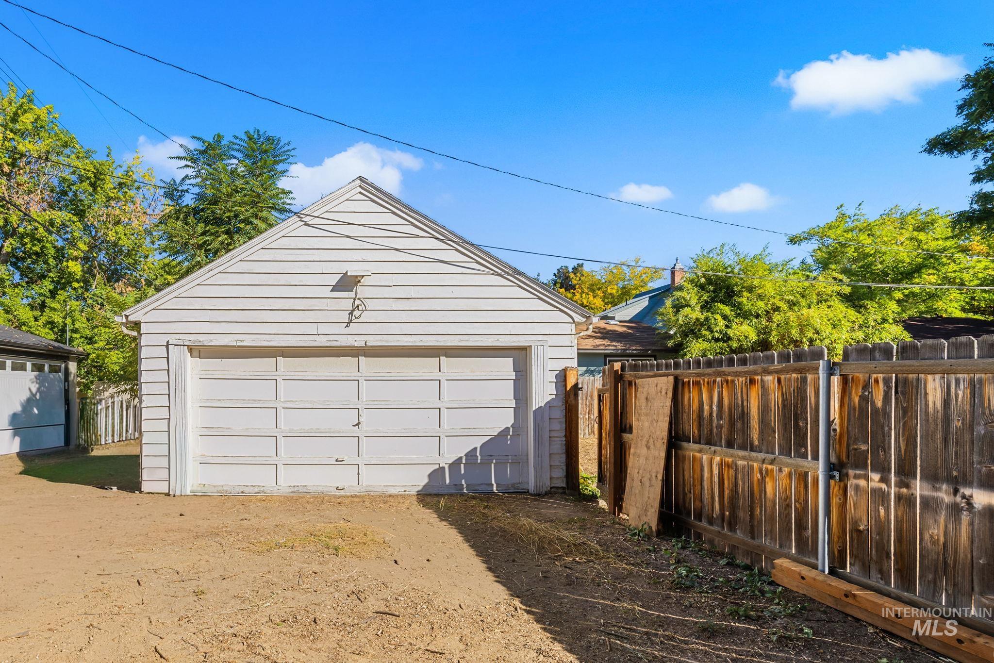 1717 S Manitou Property Photo 38