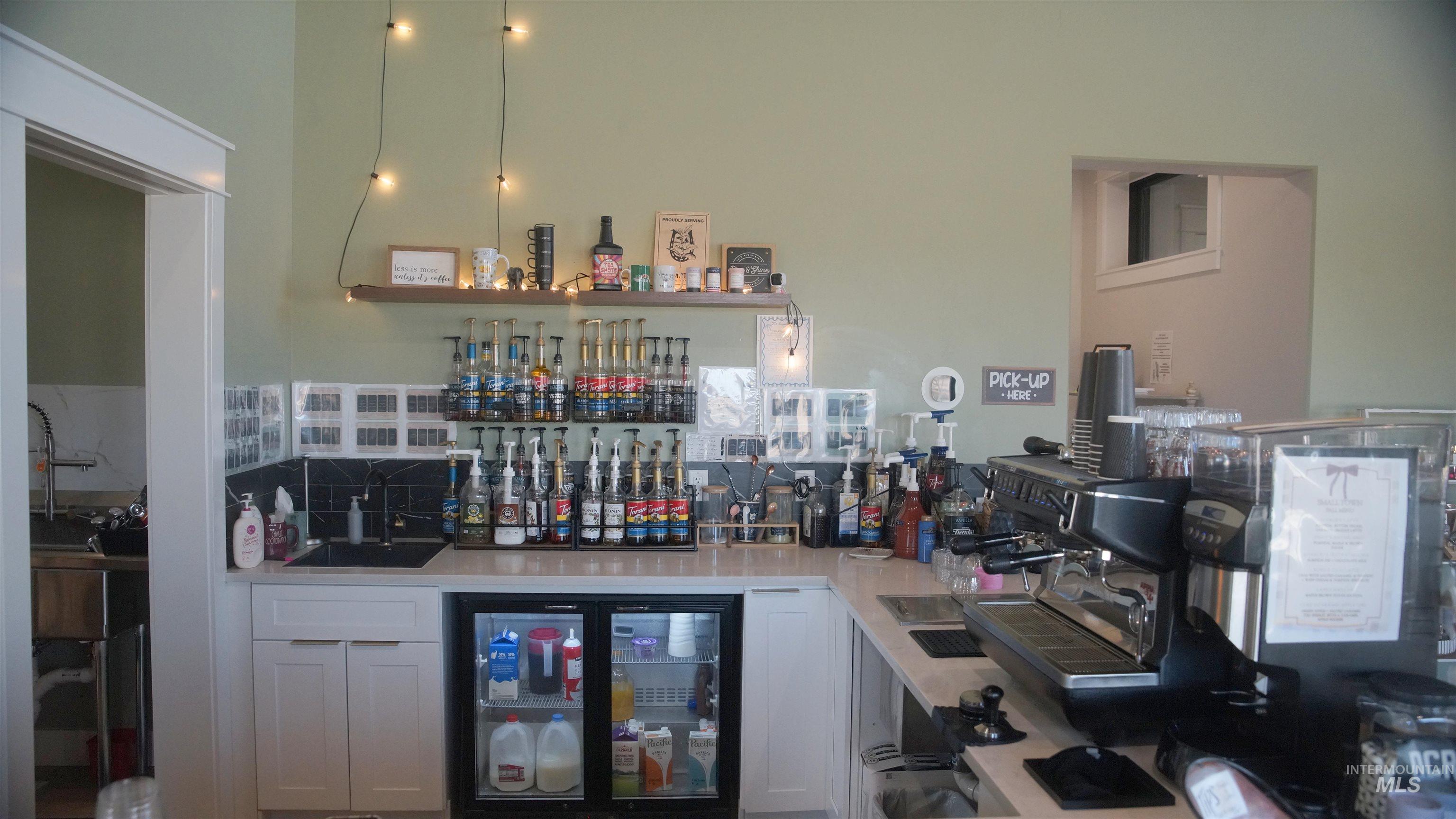 400 Edgewater Dr Property Photo 11
