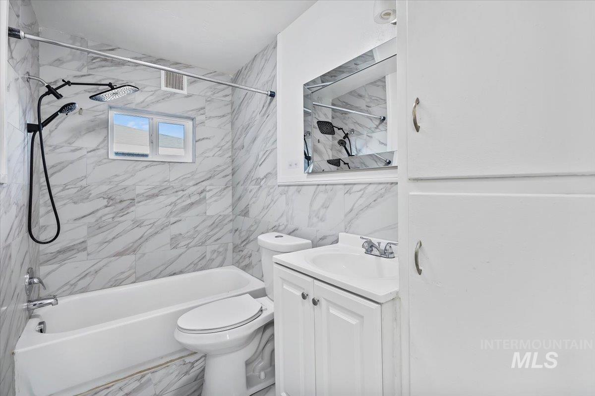 330 Monroe Street Property Photo 16