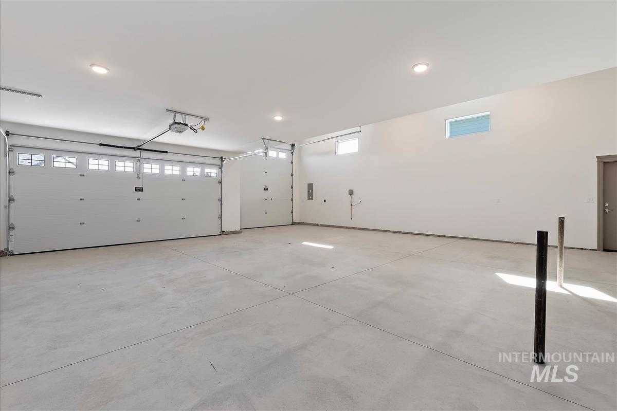 9833 S Peregrine Falcon Ave. Property Photo 47