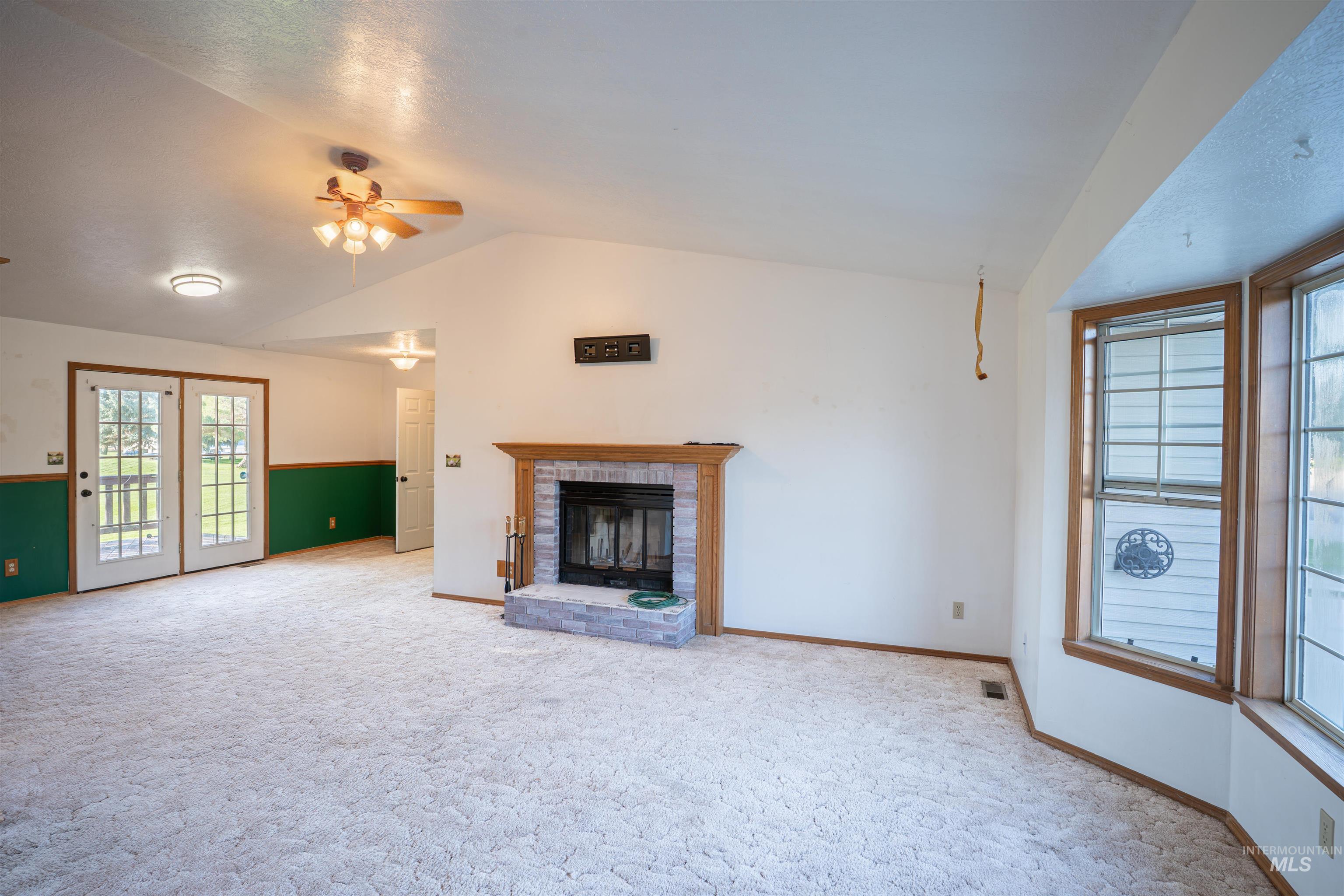 112 Seminole Cir Property Photo 5