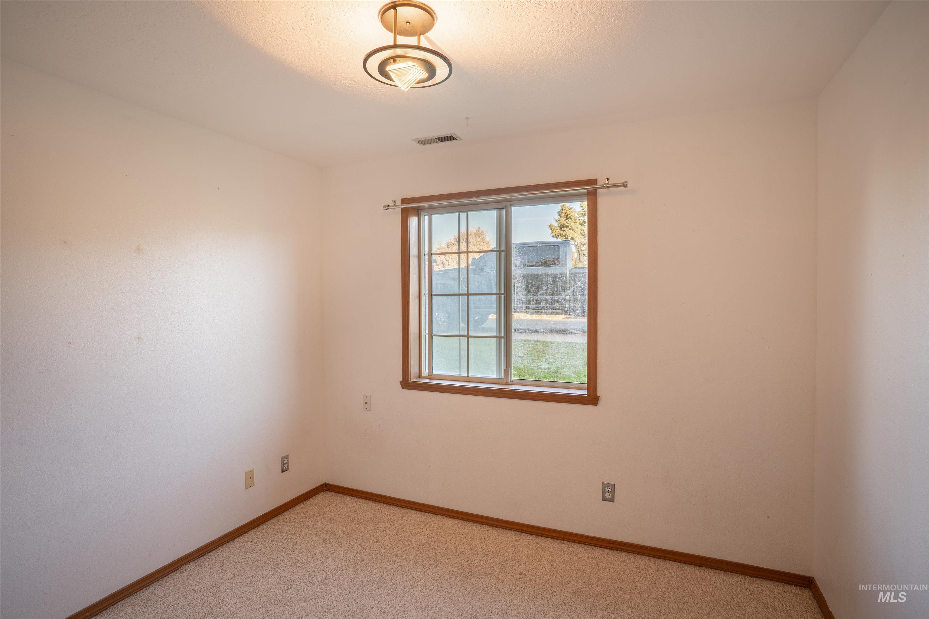 112 Seminole Cir Property Photo 12