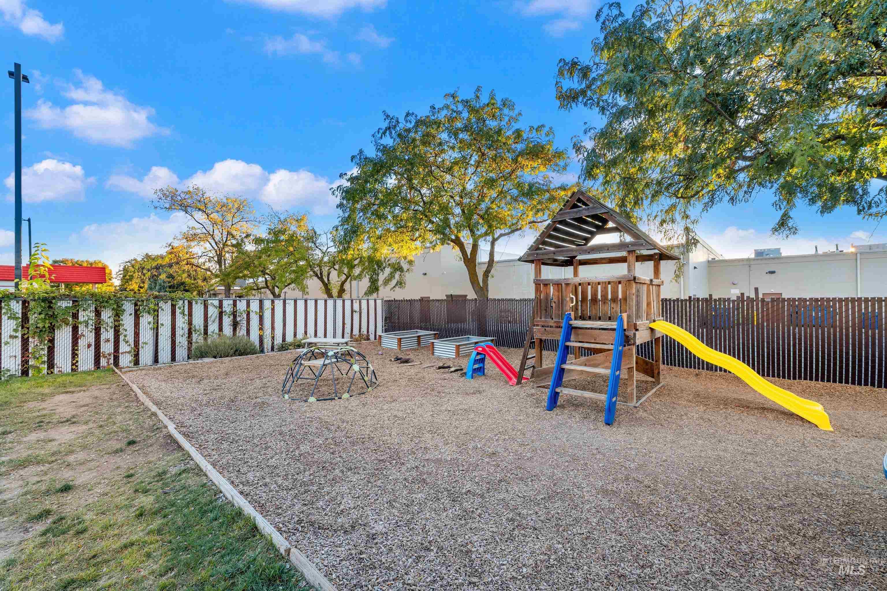 1461 S Weideman Ave Property Photo 28