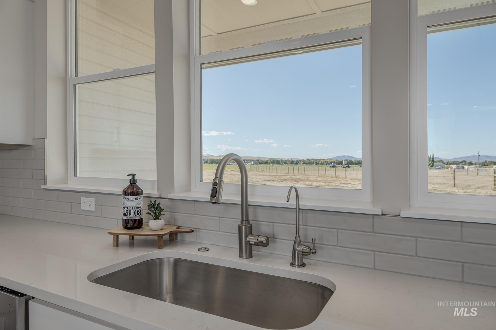 1371 Hansen Road Property Photo 15