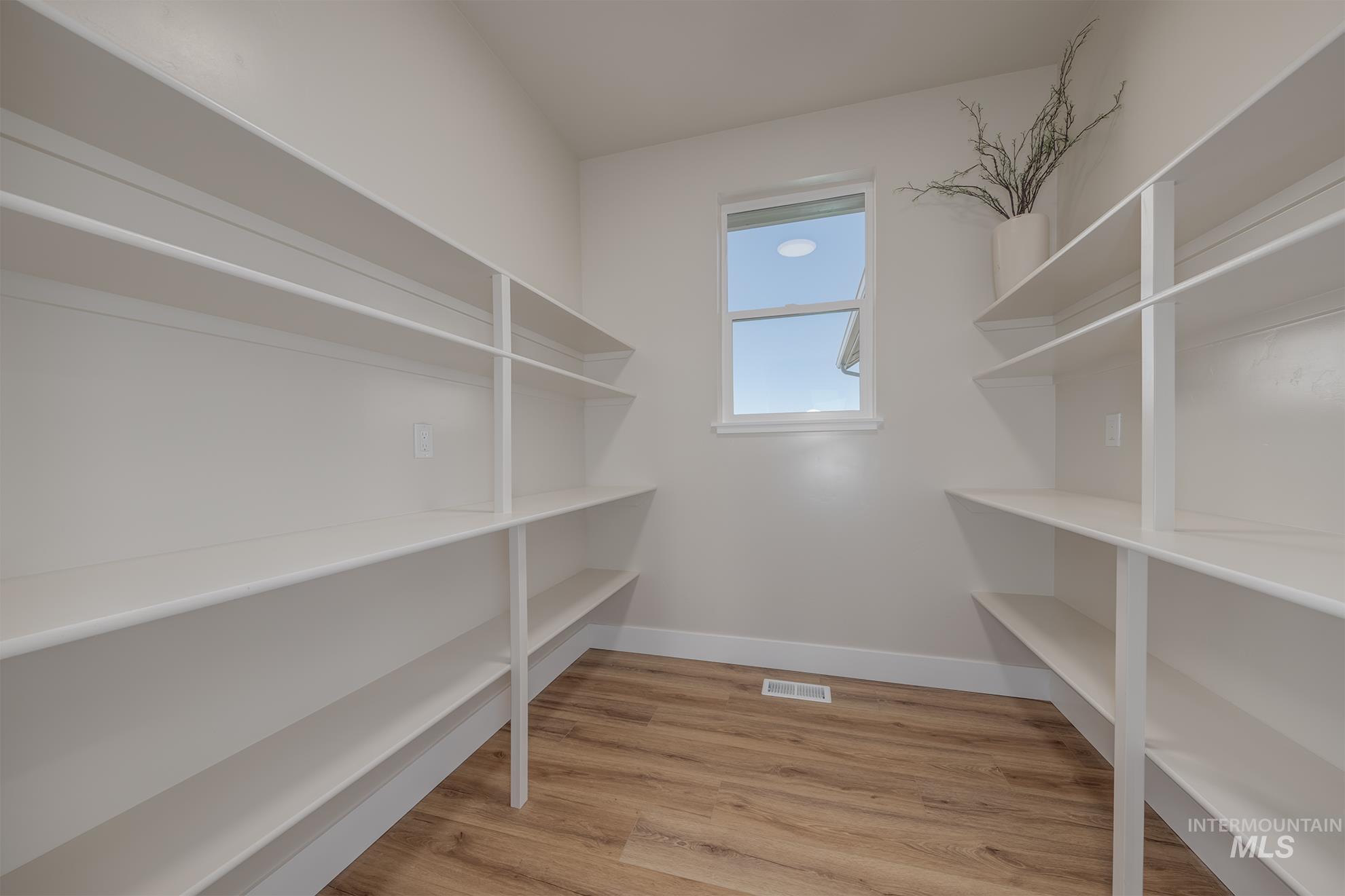 1371 Hansen Road Property Photo 17