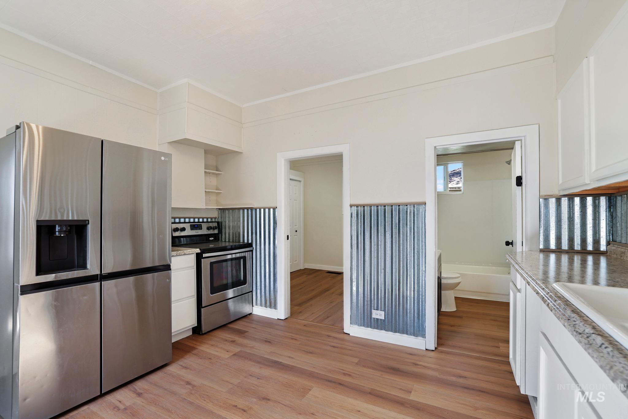 150 Adams St Property Photo 7