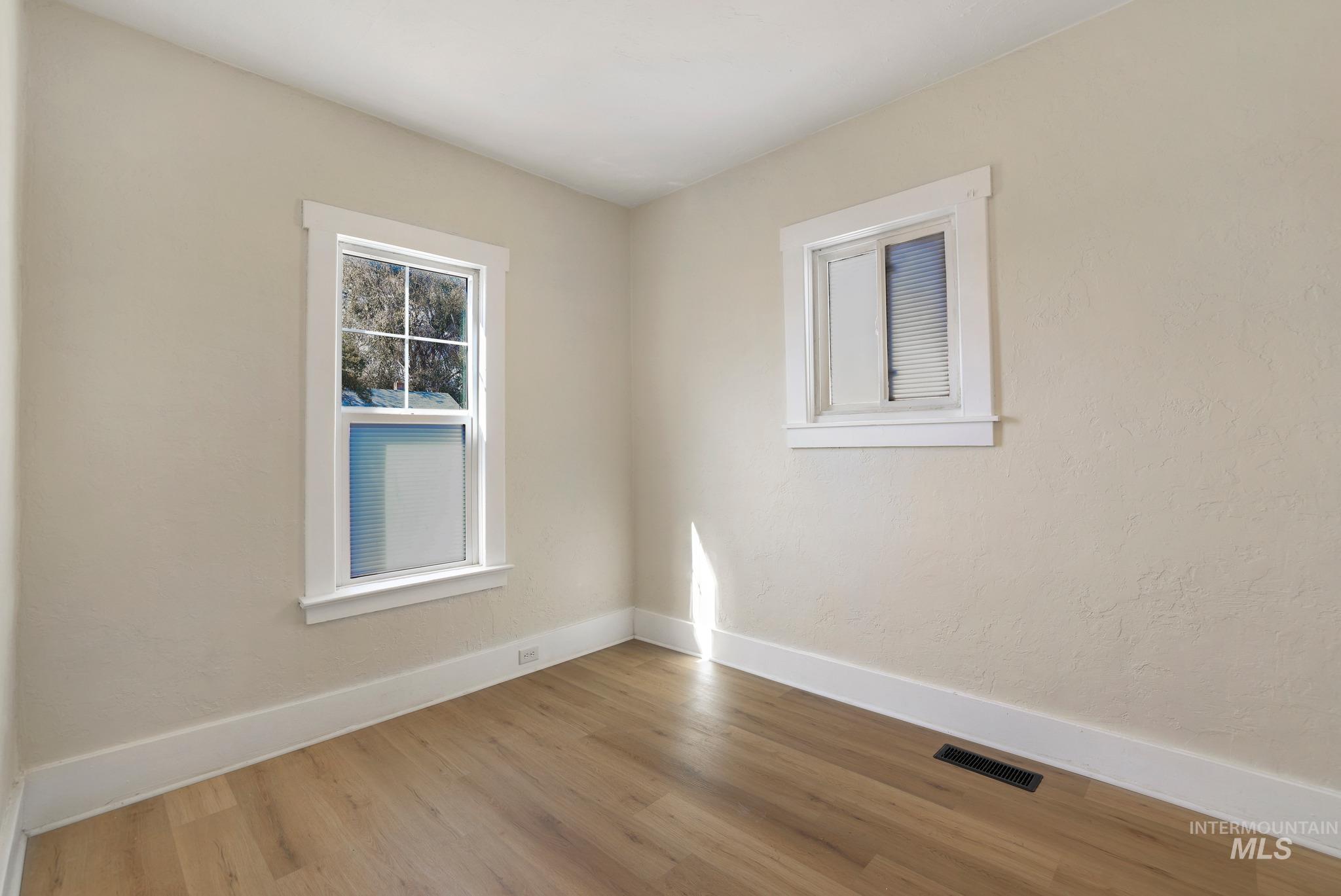 150 Adams St Property Photo 11