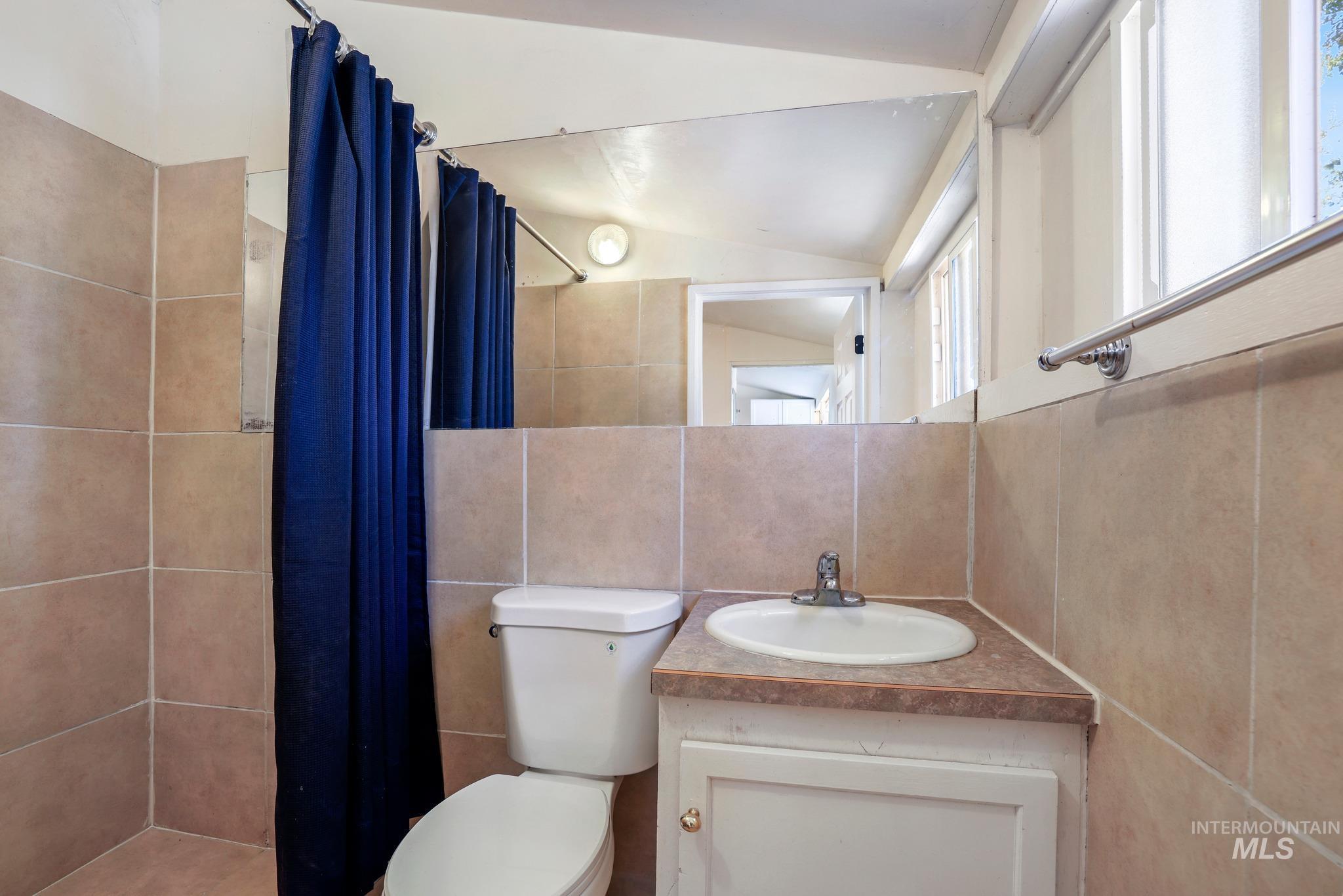 150 Adams St Property Photo 16
