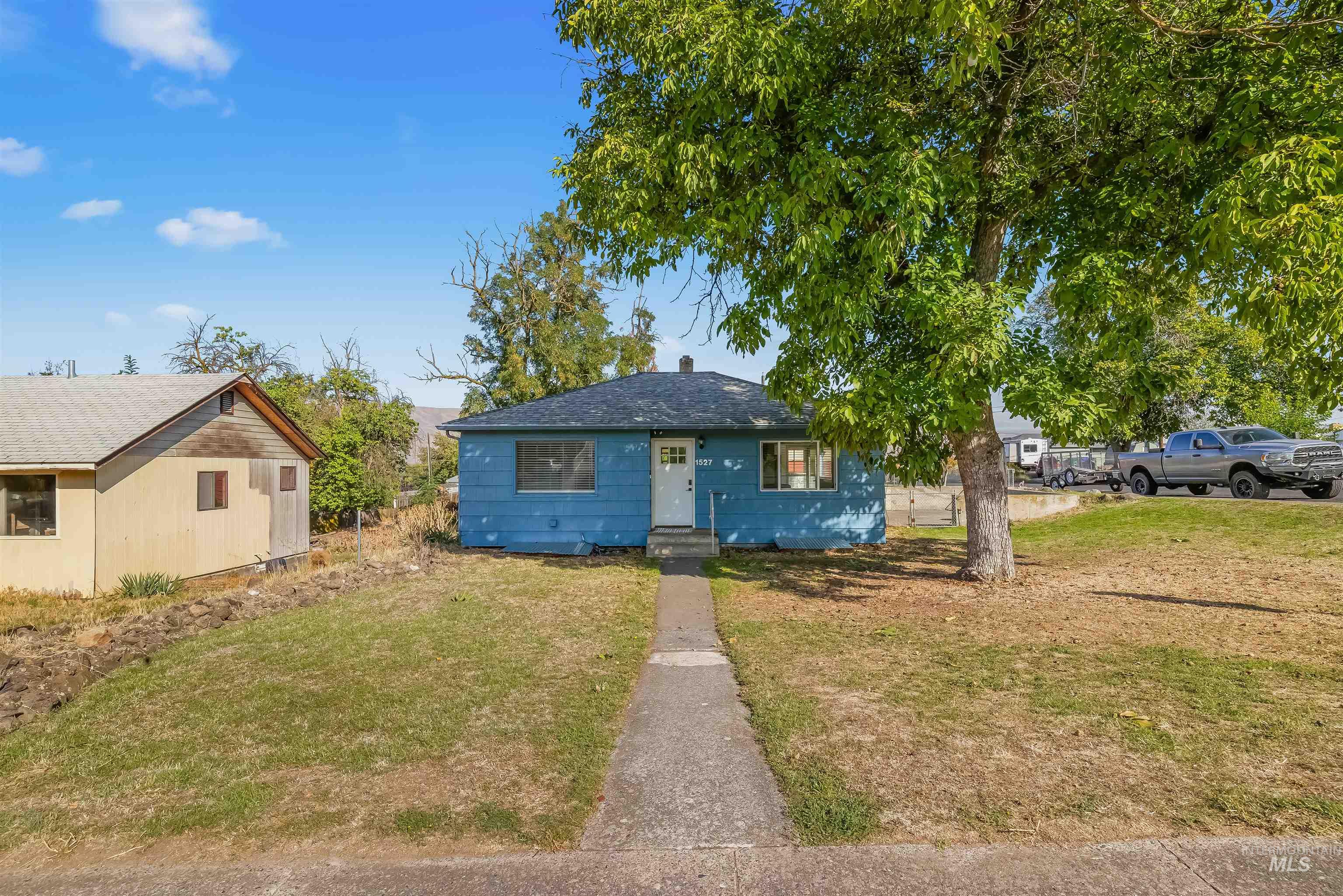 1527 20th Ave Property Photo 3