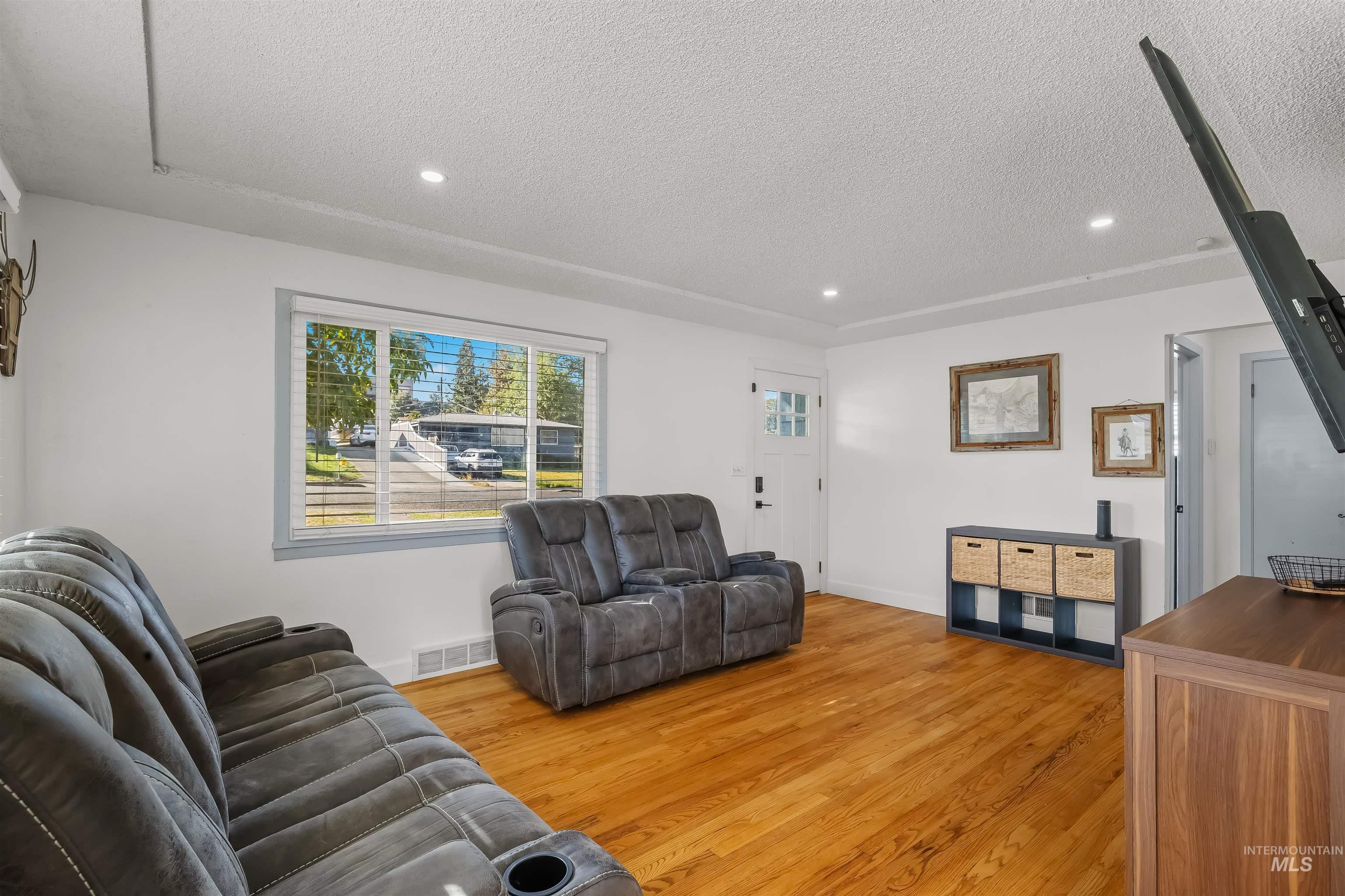 1527 20th Ave Property Photo 6