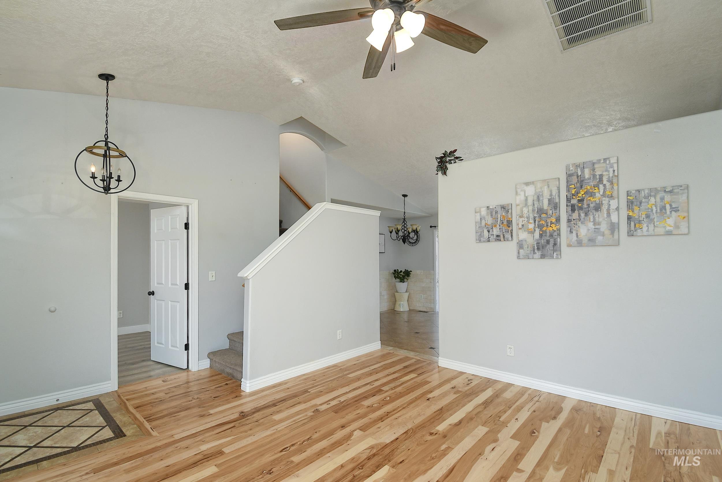 972 W Broadway Ave Property Photo 5