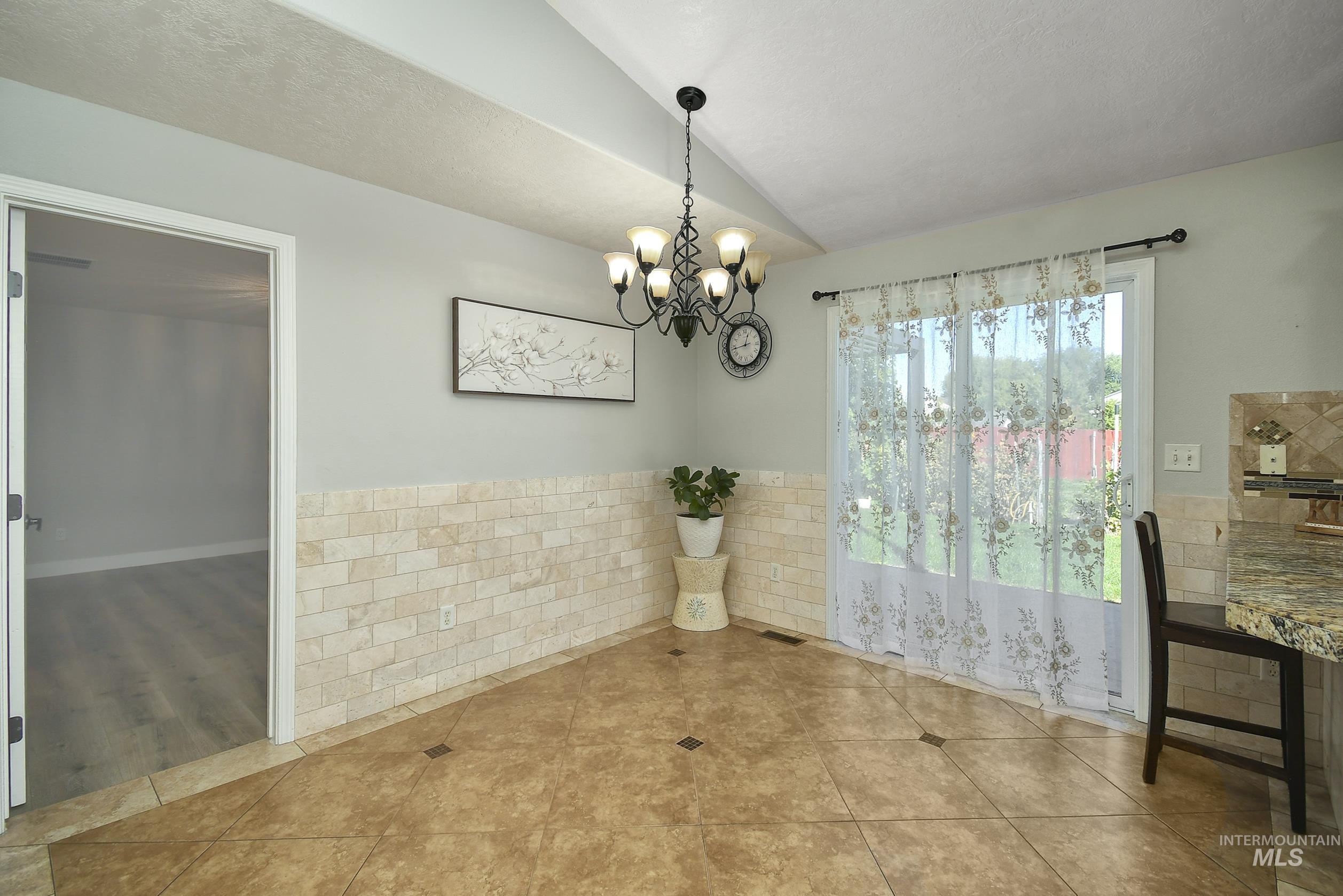 972 W Broadway Ave Property Photo 12