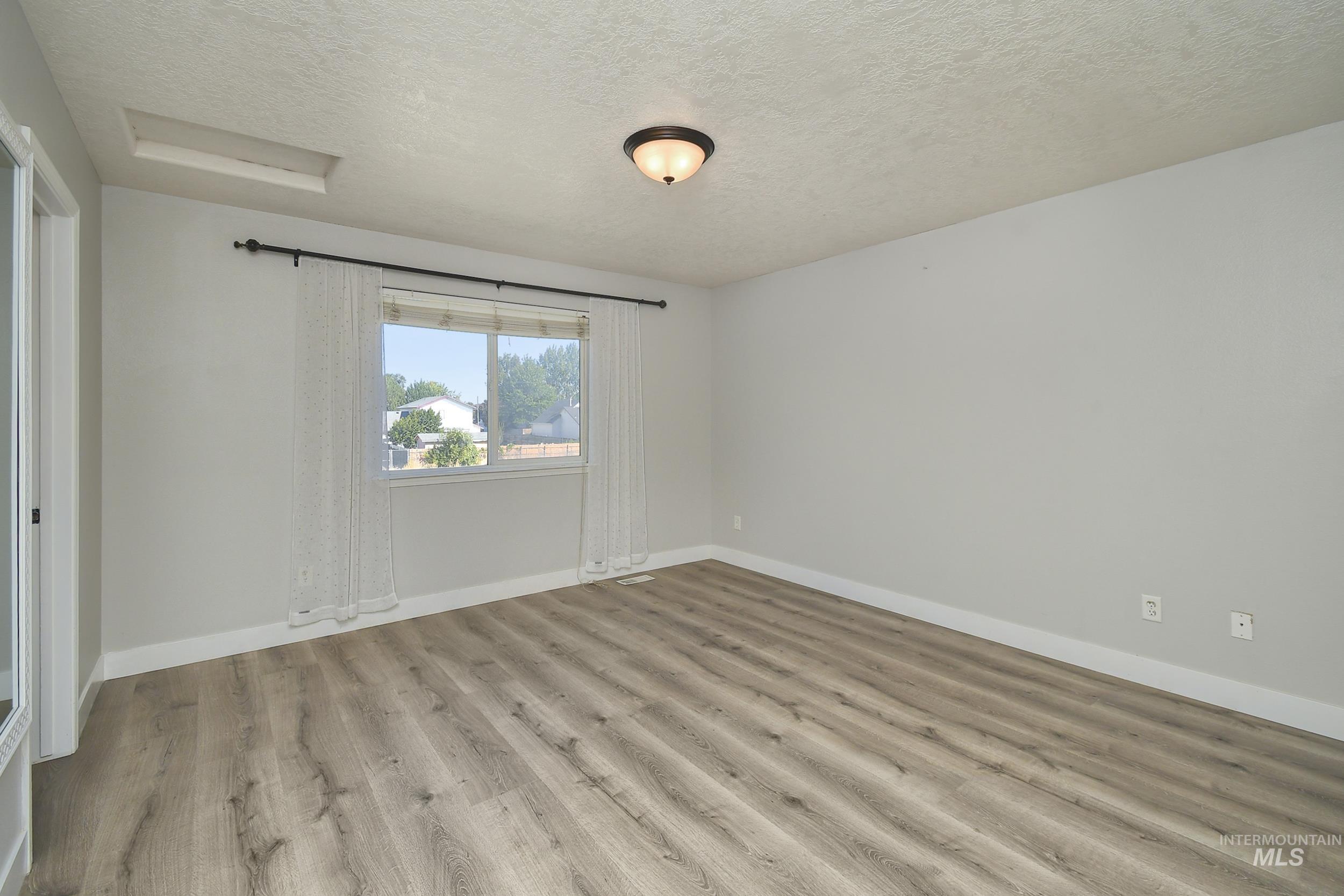 972 W Broadway Ave Property Photo 18
