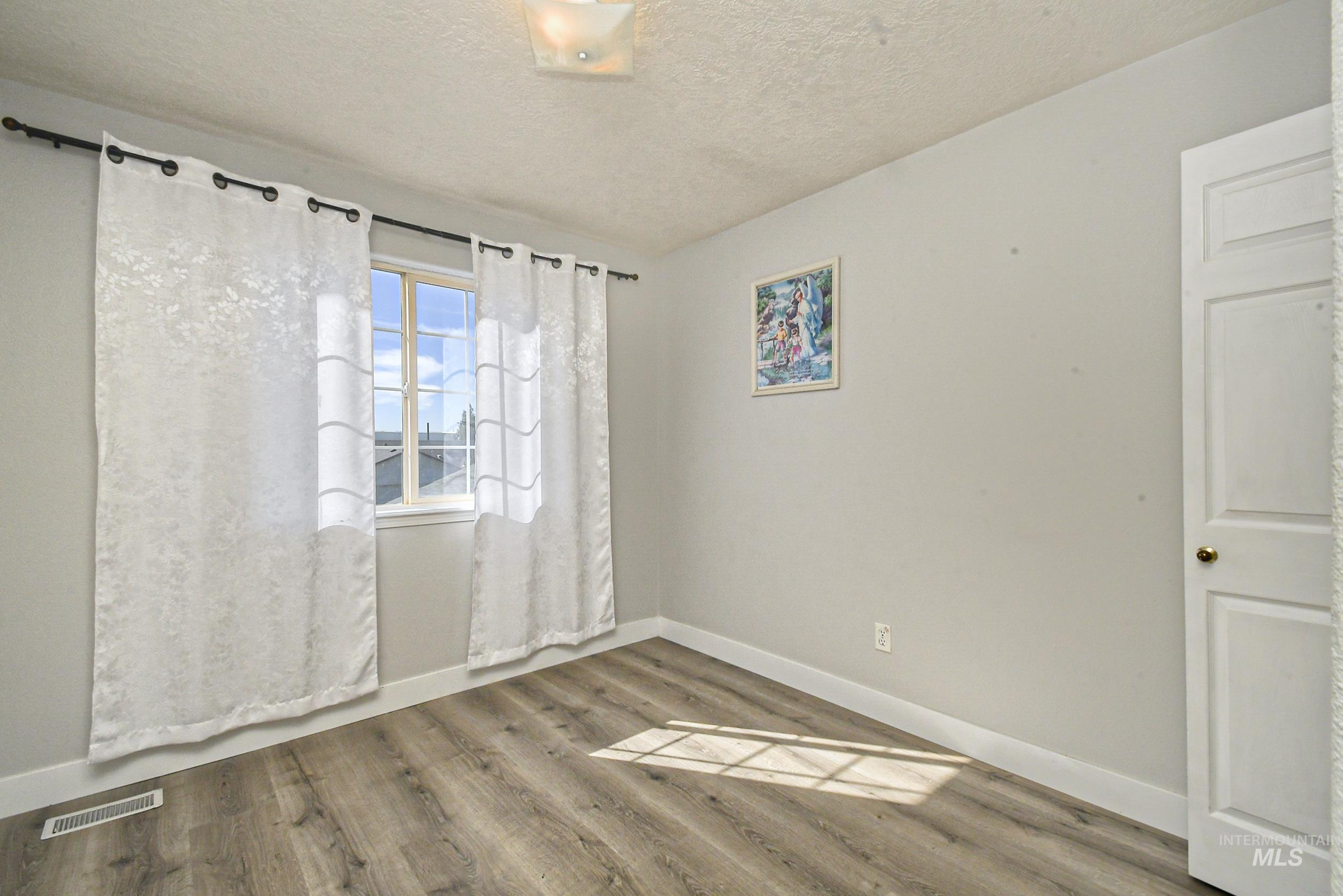 972 W Broadway Ave Property Photo 24
