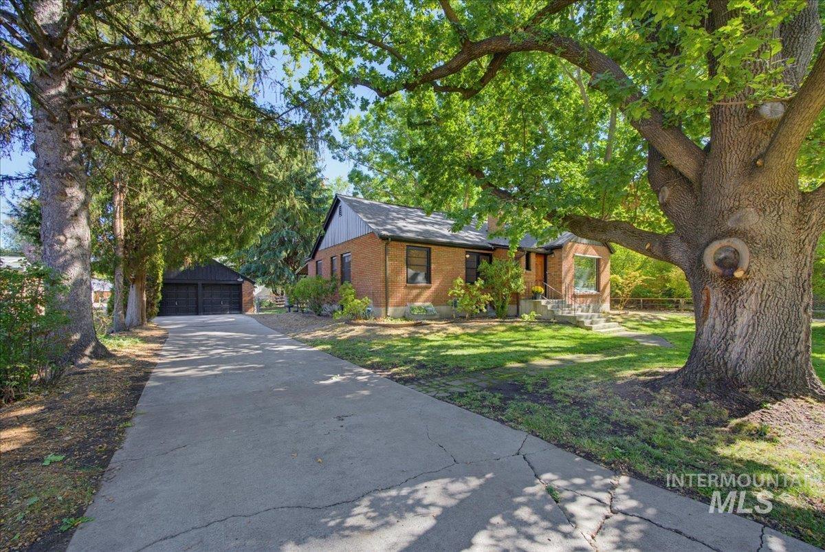 3720 N Collister Dr. Property Photo 2