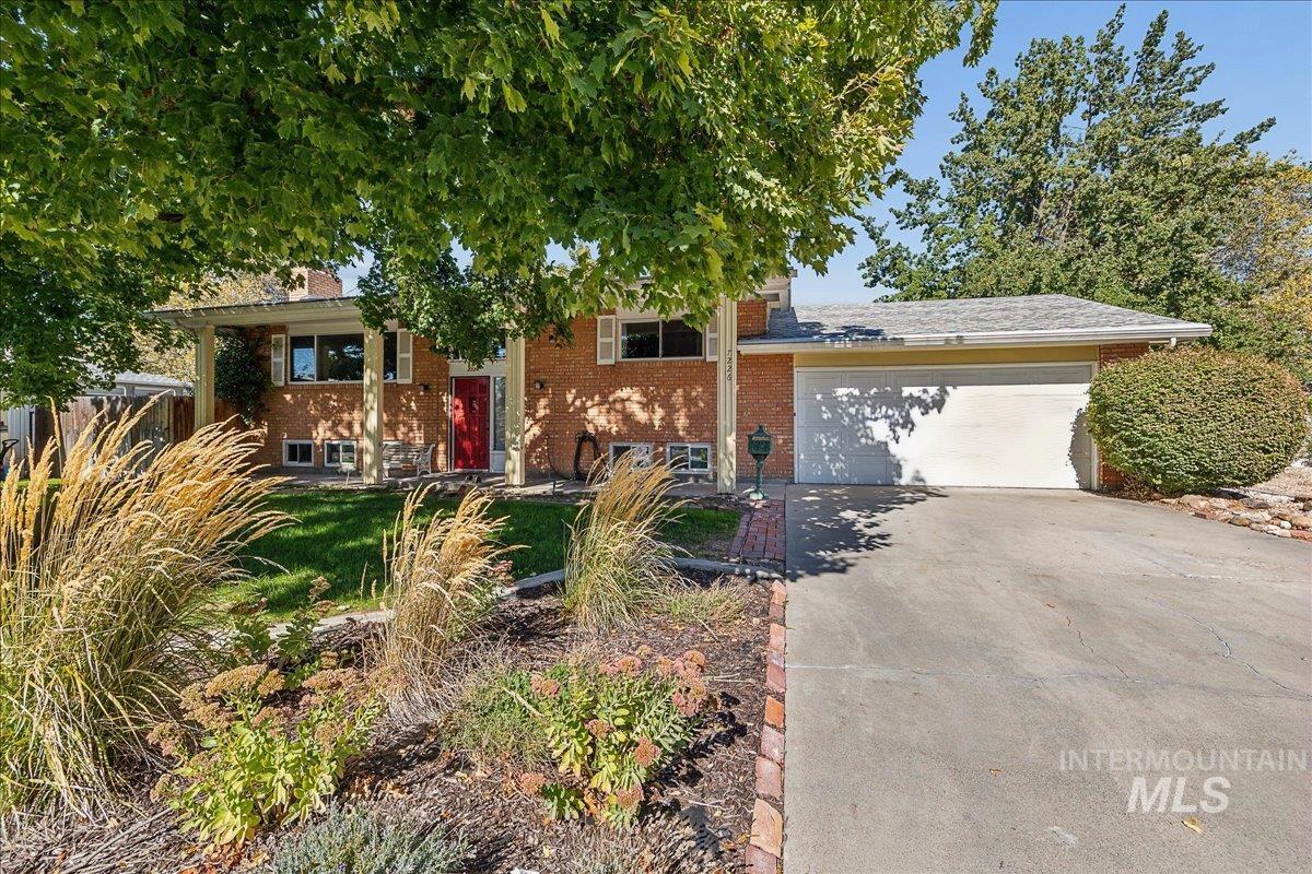 7226 W Cedarwood Dr. Property Photo 1