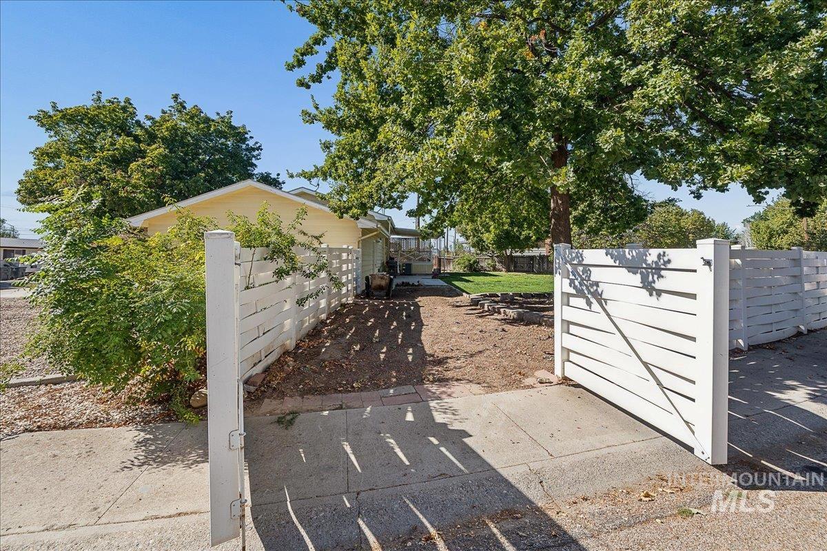 7226 W Cedarwood Dr. Property Photo 32