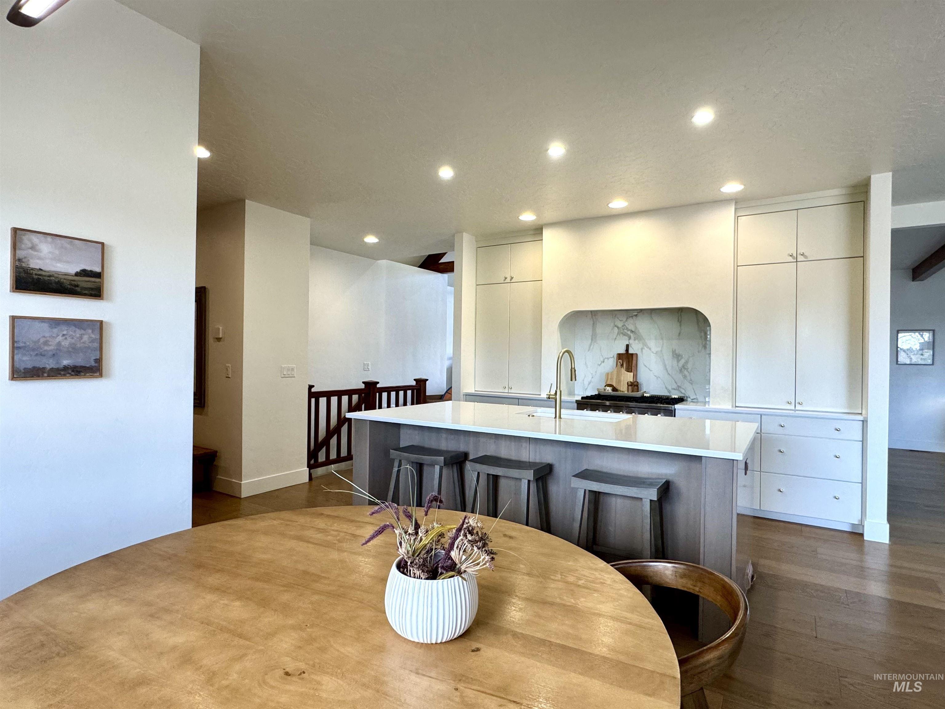 655 E Kingsford Property Photo 12