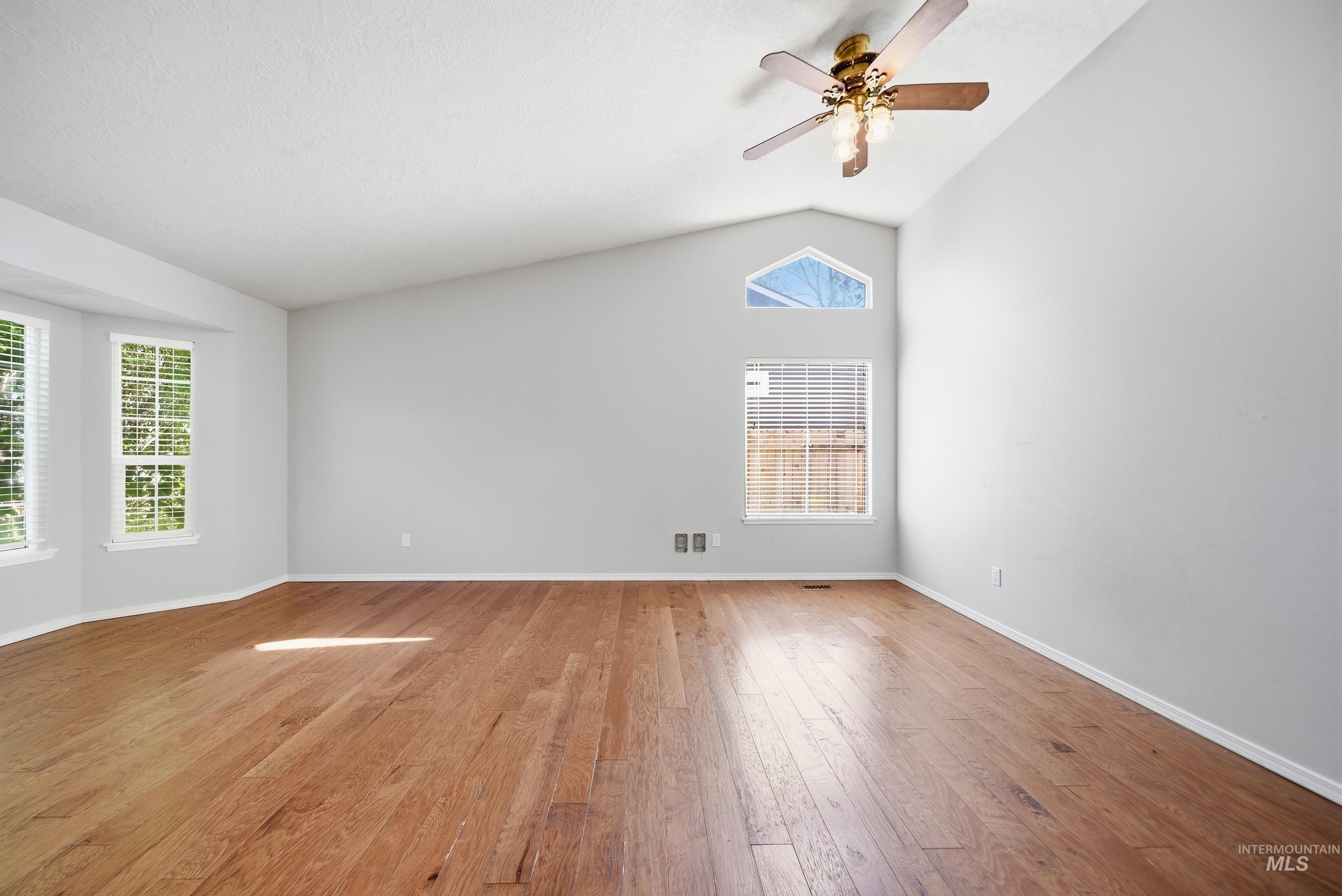 5417 N Hertford Way Property Photo 4